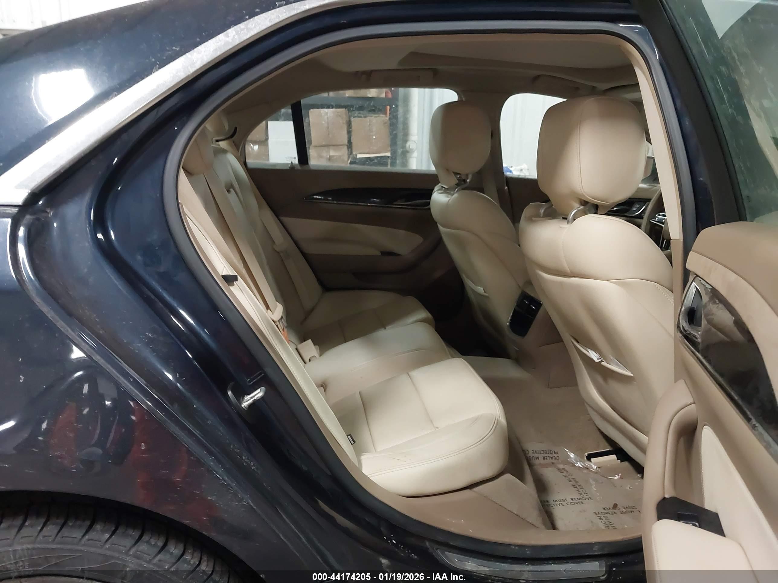 CADILLAC CTS image 8
