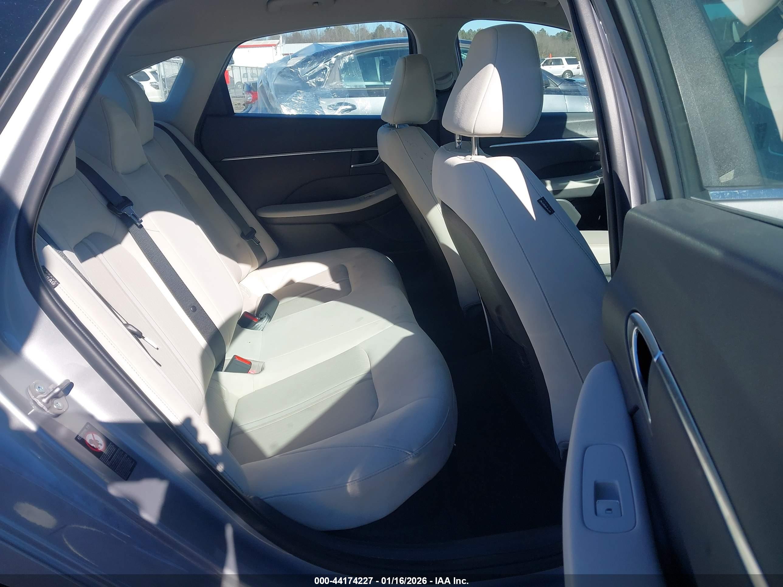 HYUNDAI SONATA image 8