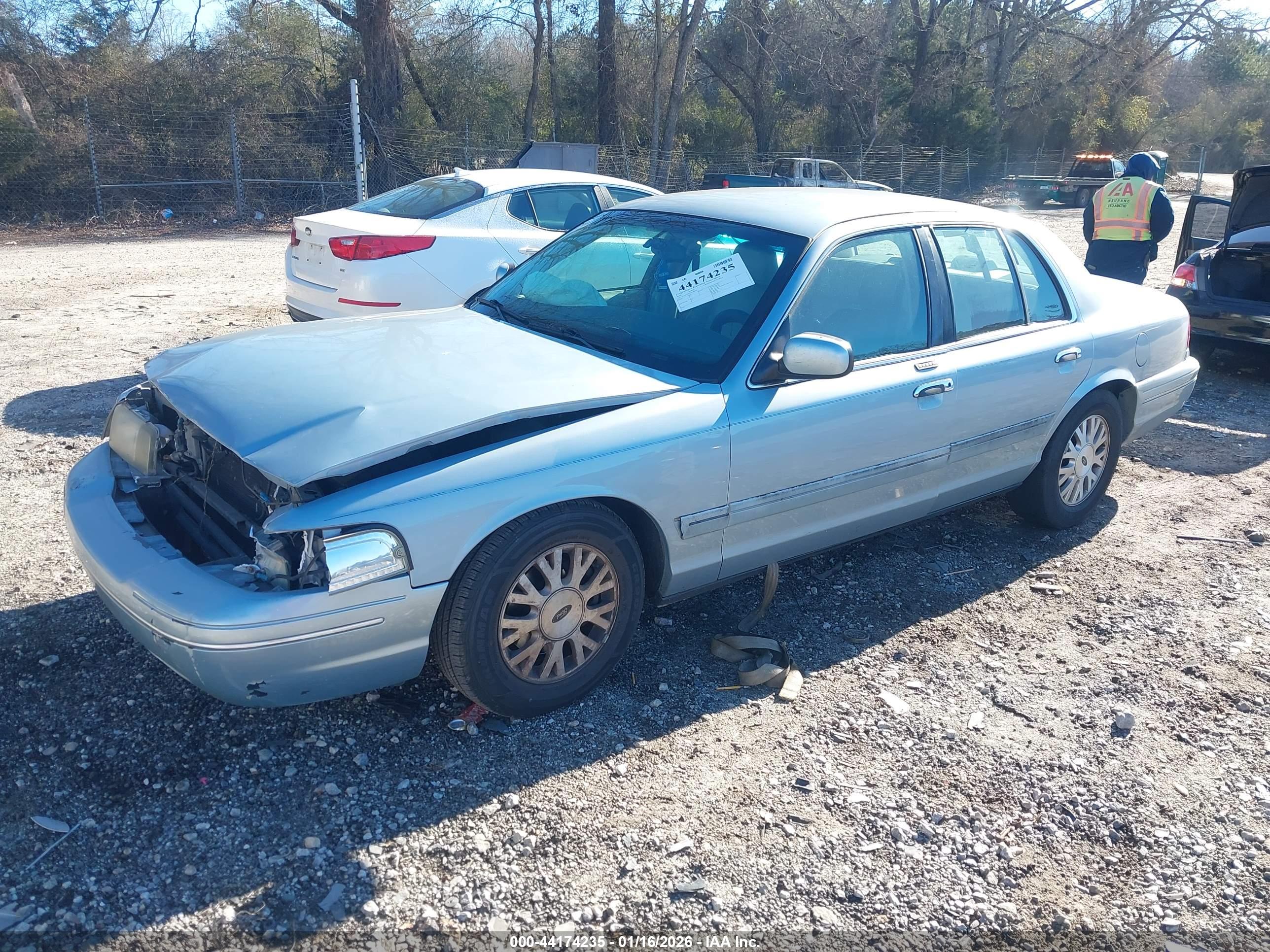 FORD CROWN image 2
