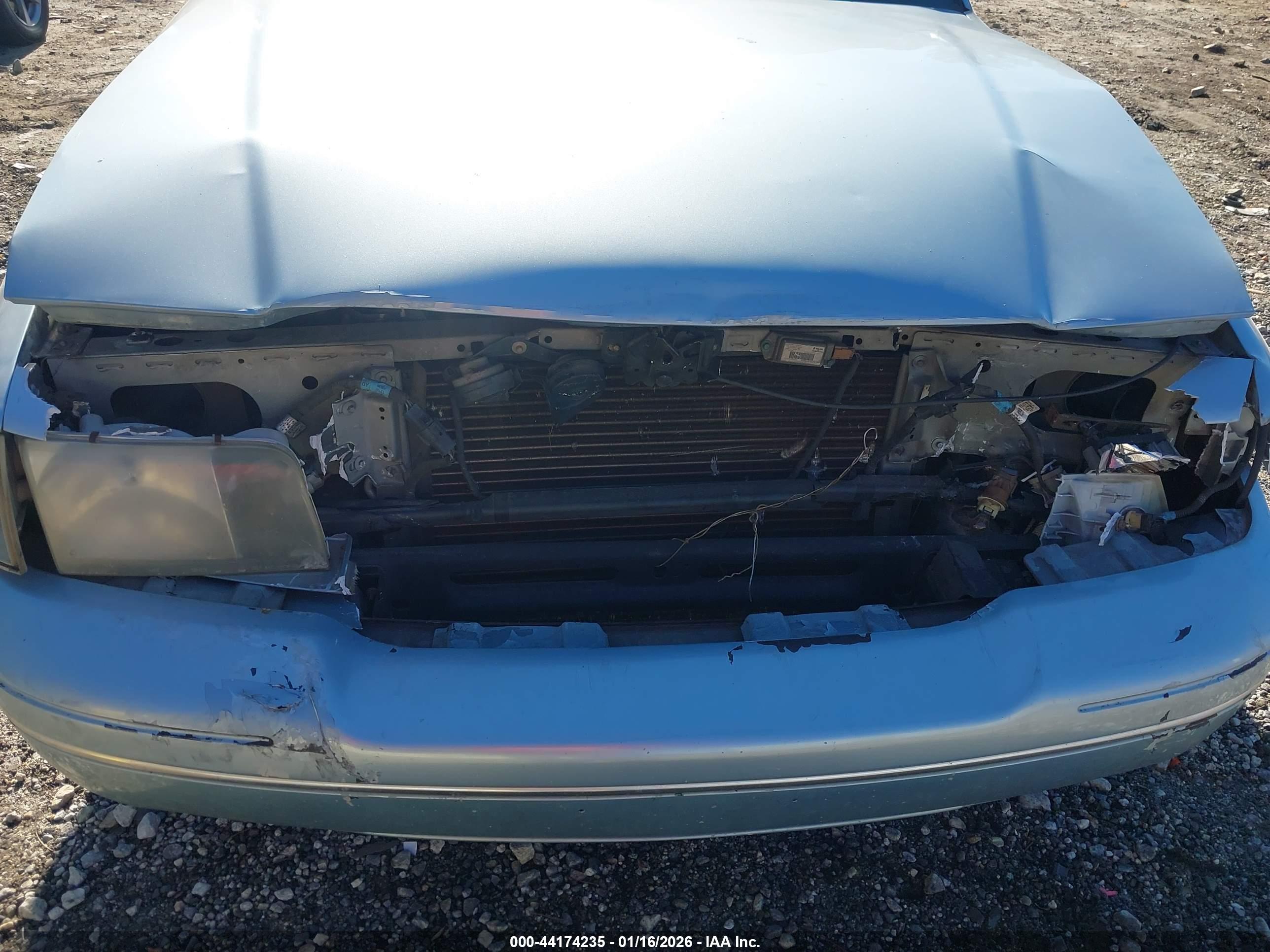 FORD CROWN image 6