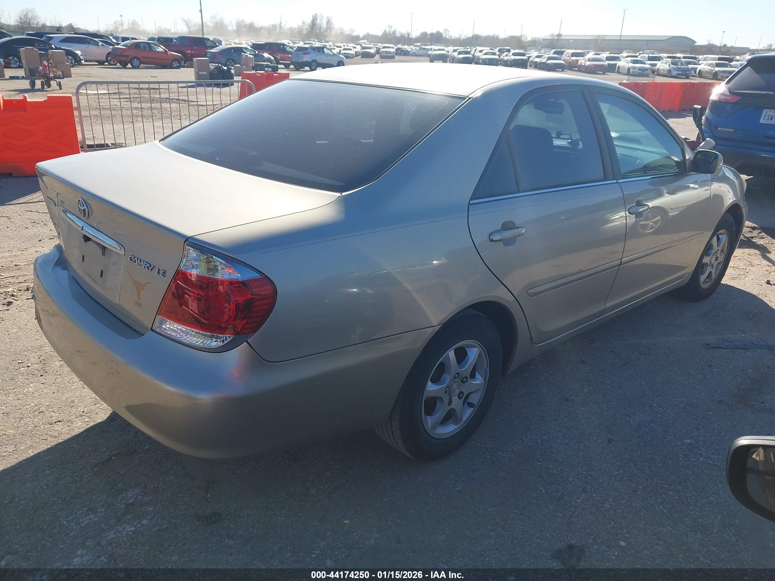 TOYOTA CAMRY image 4