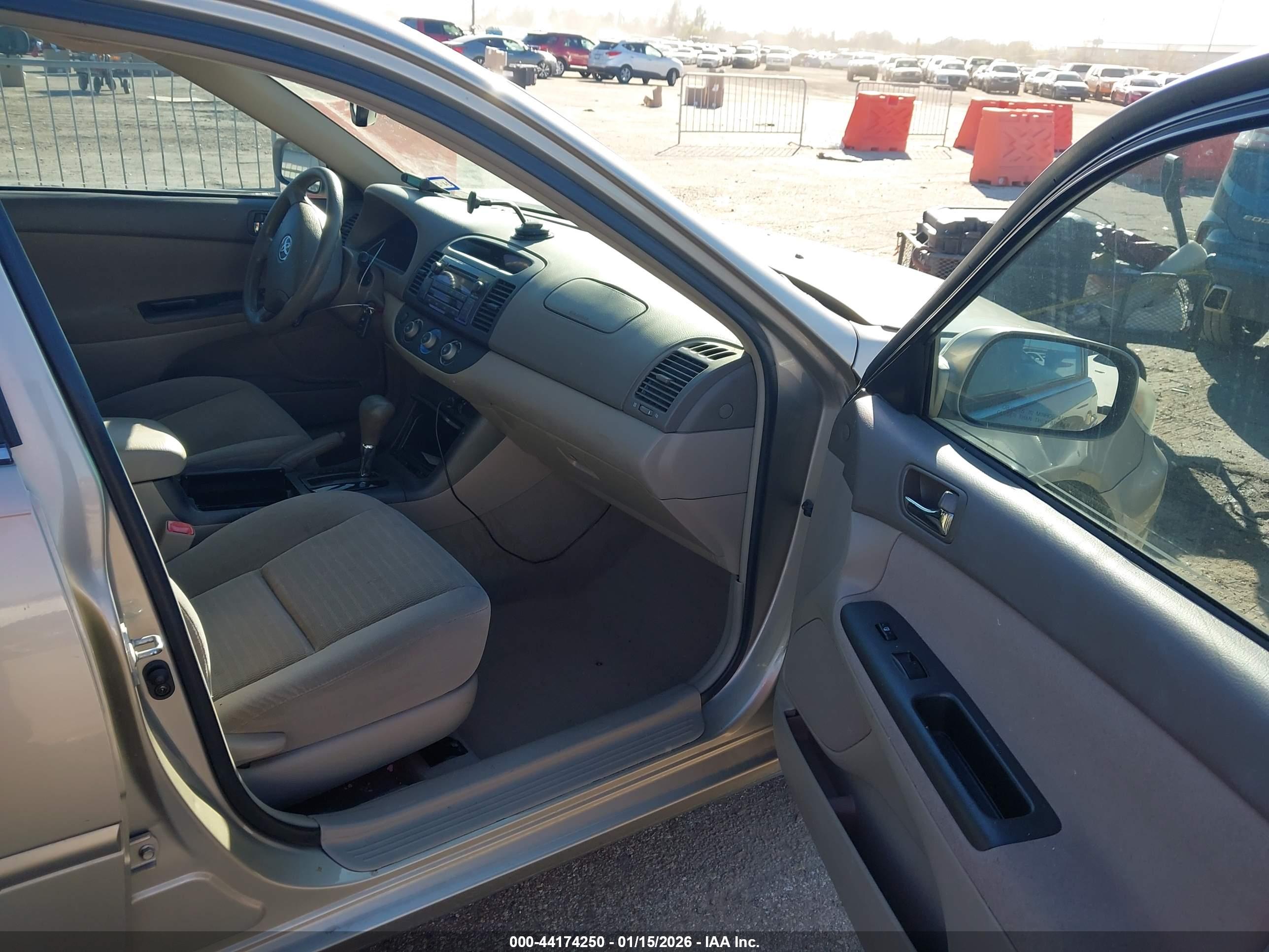 TOYOTA CAMRY image 5