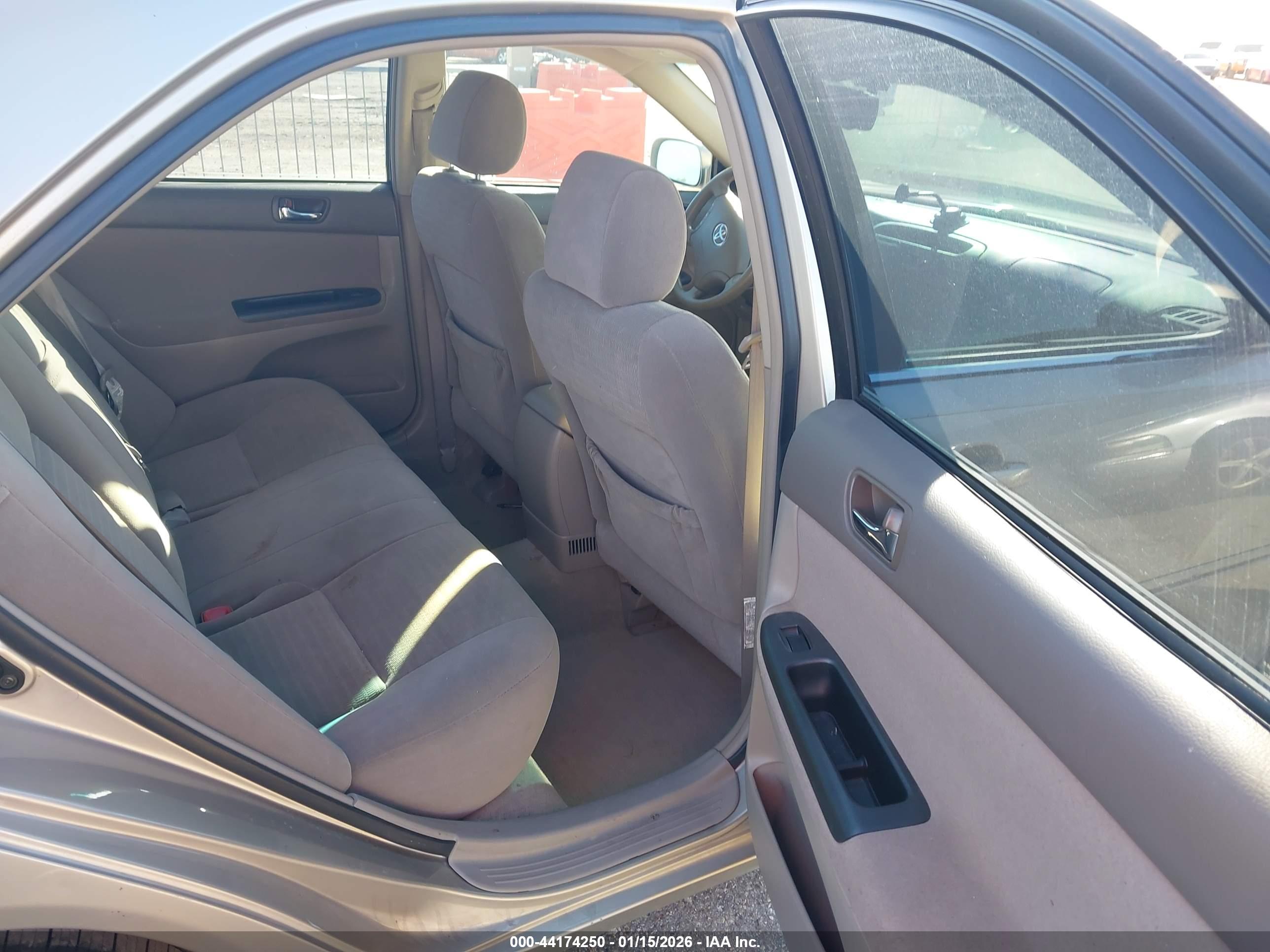 TOYOTA CAMRY image 8