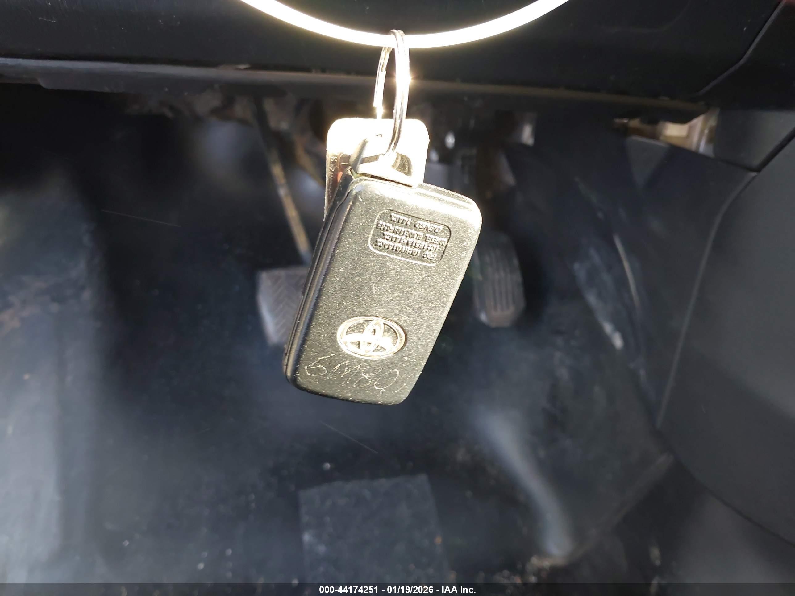 TOYOTA PRIUS image 11