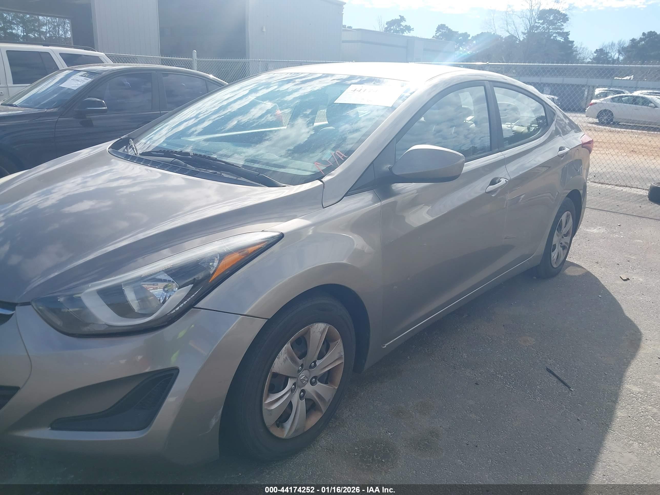 HYUNDAI ELANTRA image 6