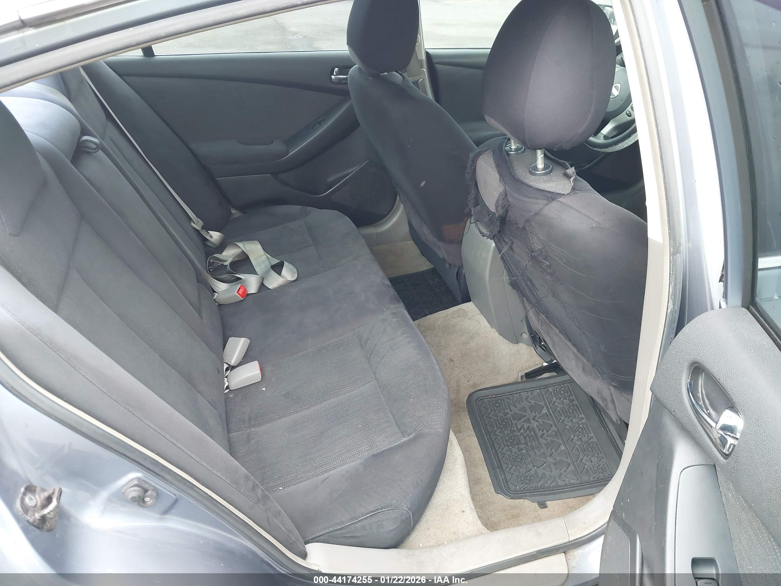 NISSAN ALTIMA image 8