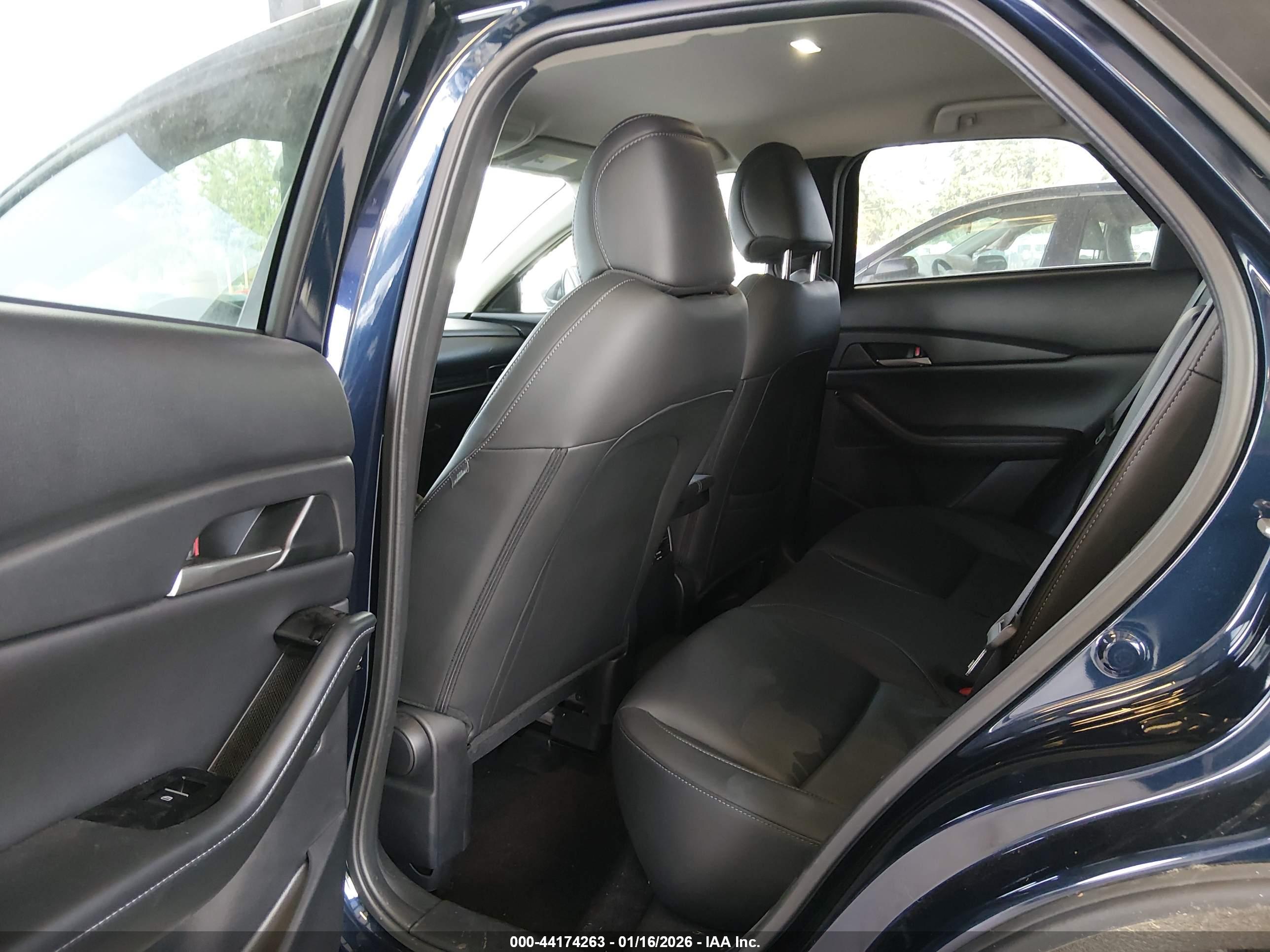 MAZDA CX-30 image 8