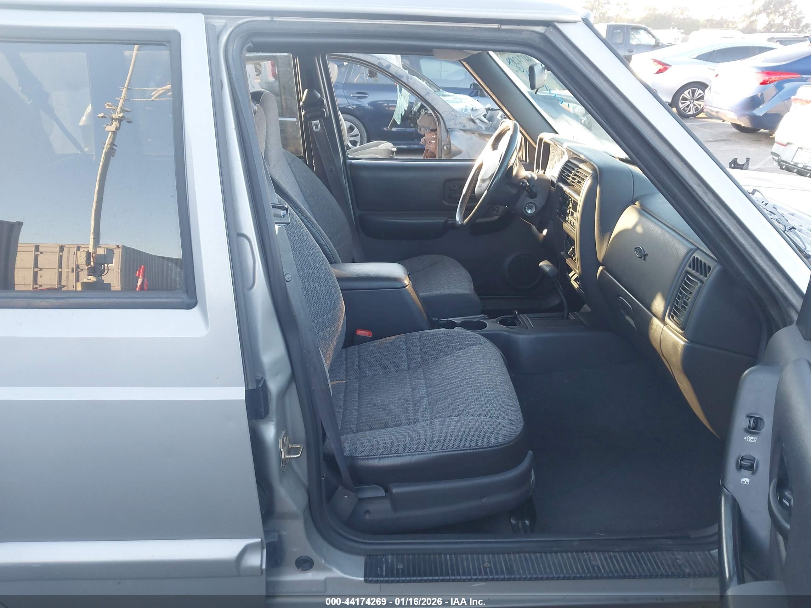 JEEP CHEROKEE image 5