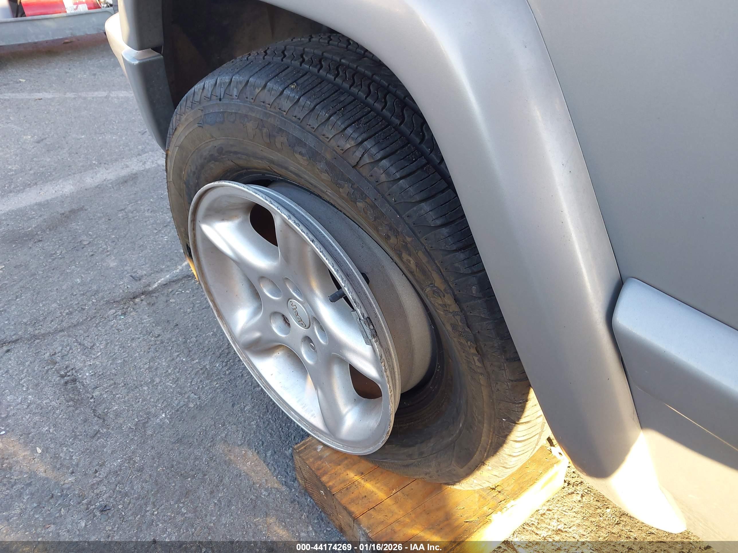 JEEP CHEROKEE image 6
