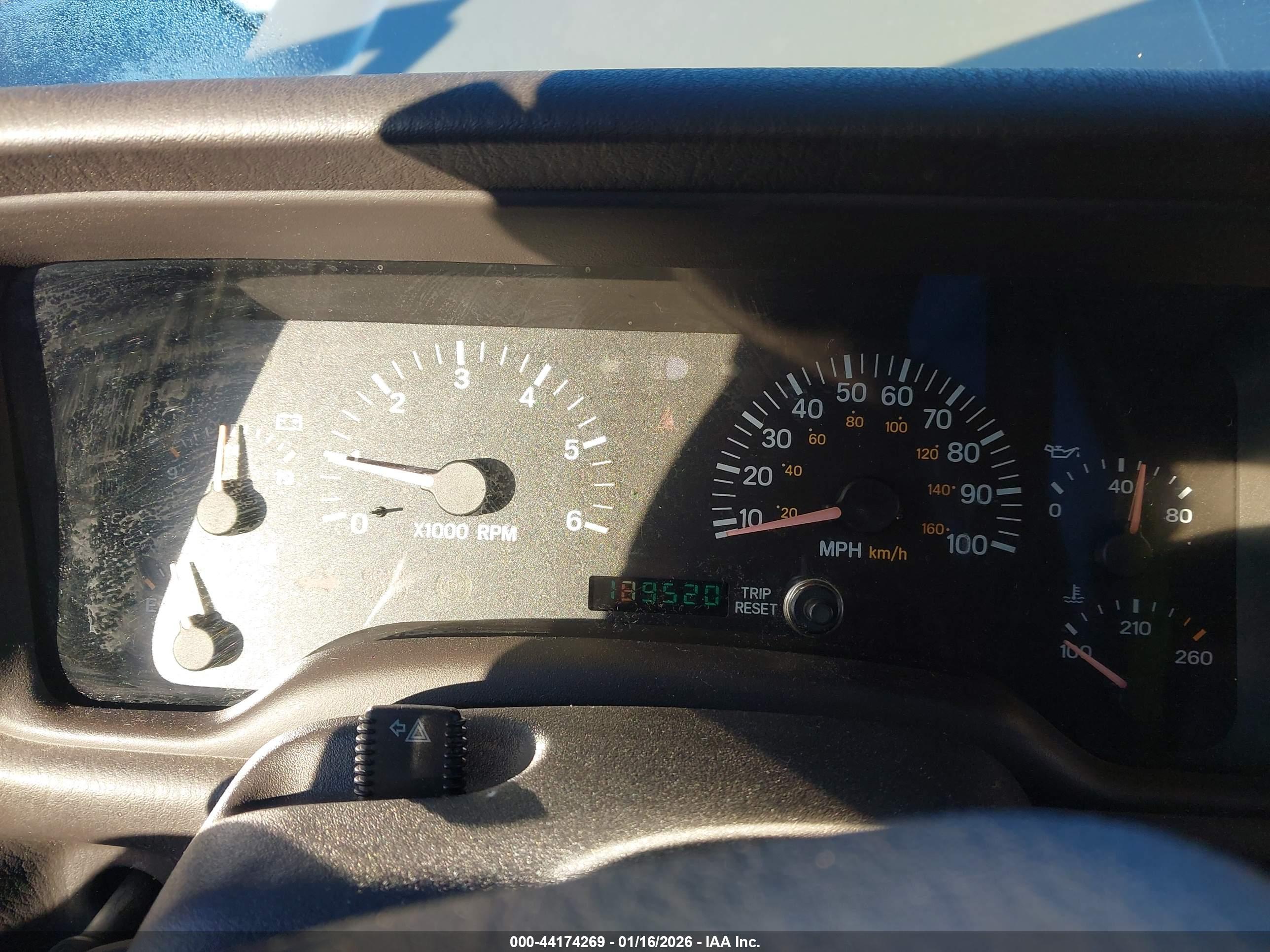JEEP CHEROKEE image 7