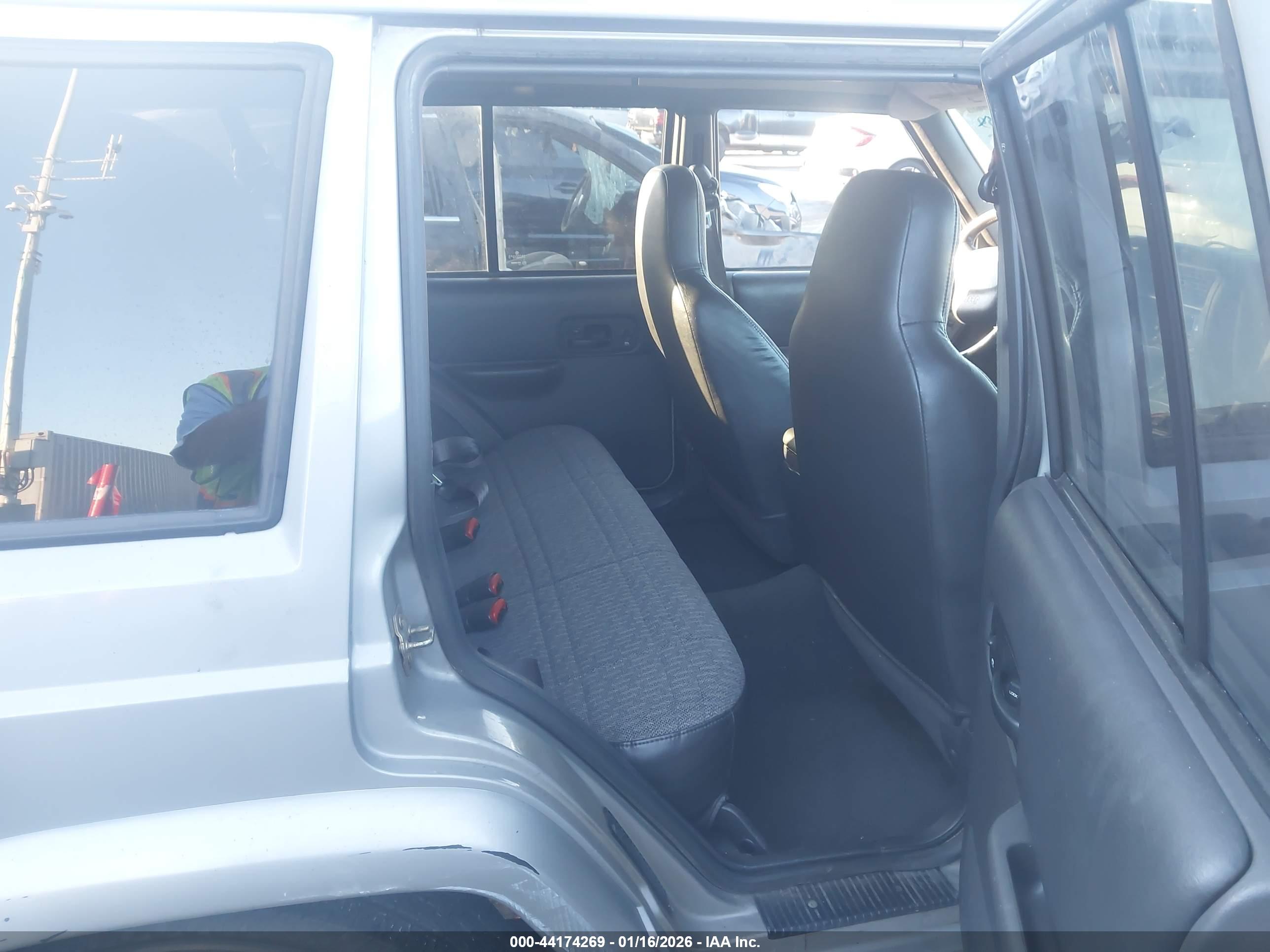 JEEP CHEROKEE image 8