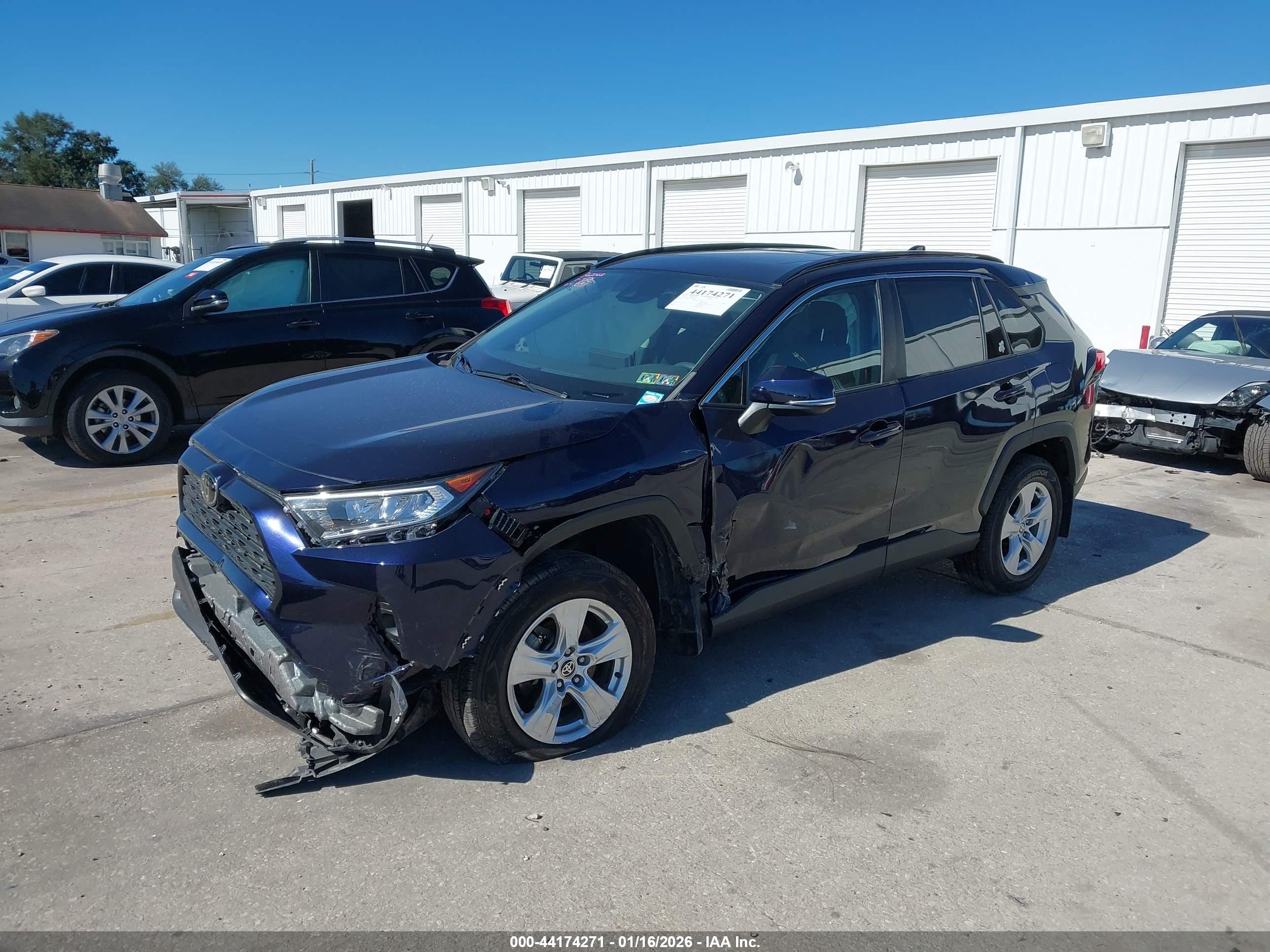 TOYOTA RAV4 image 2
