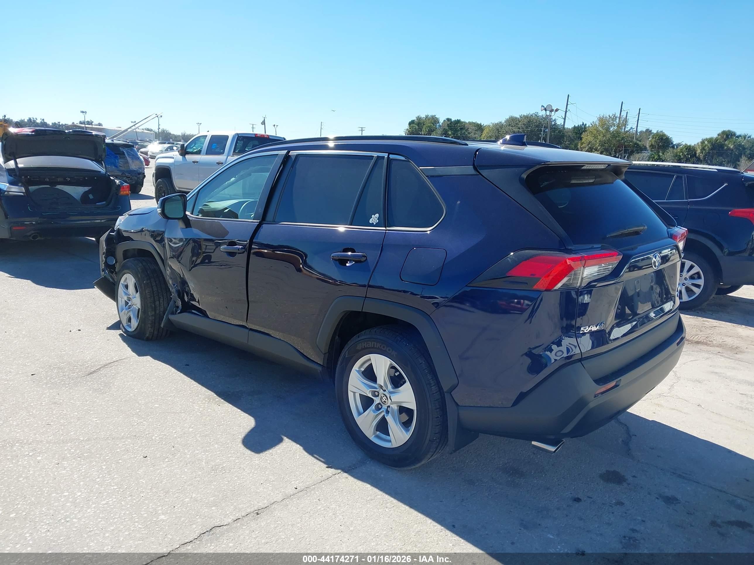 TOYOTA RAV4 image 3
