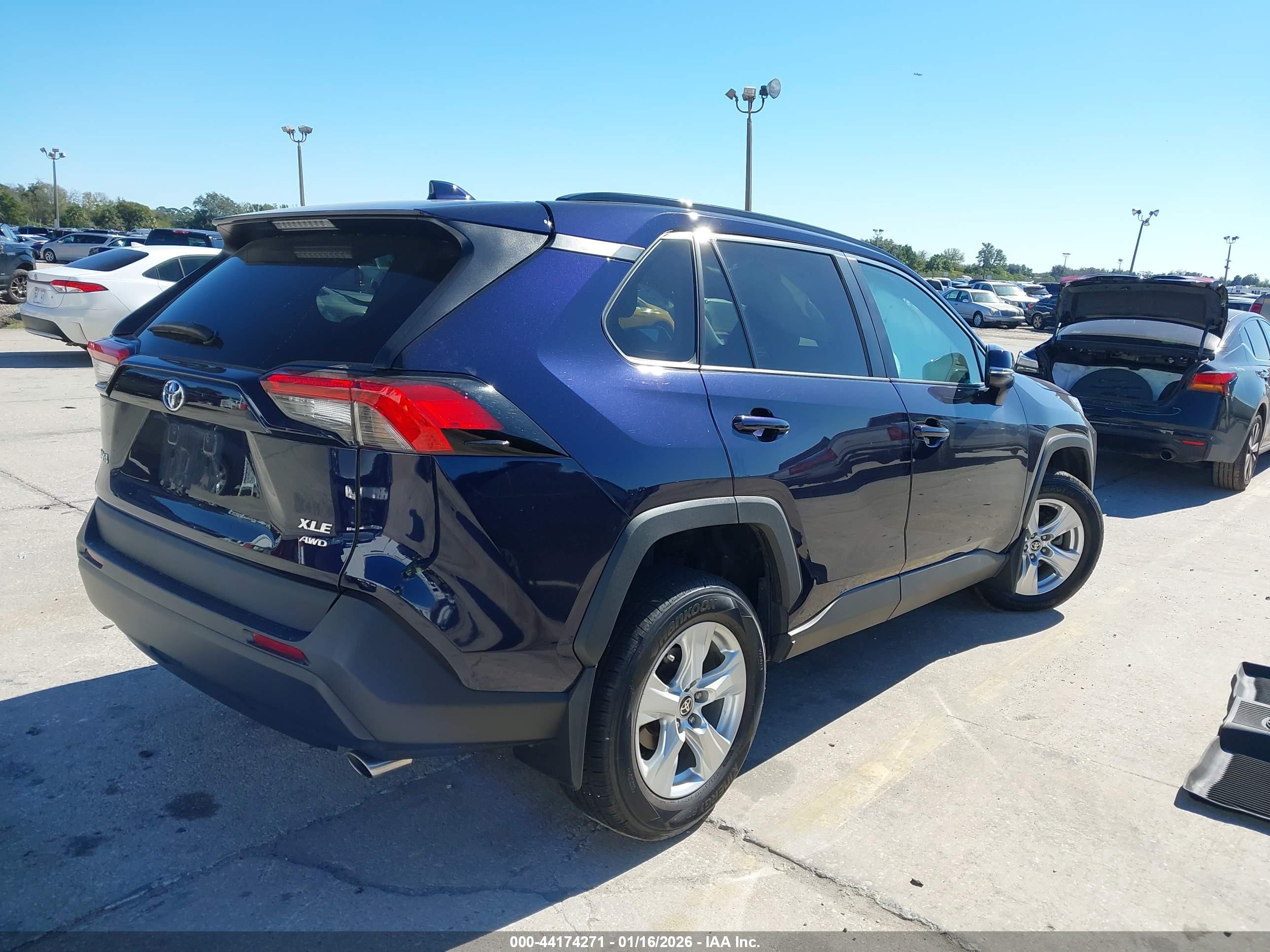 TOYOTA RAV4 image 4