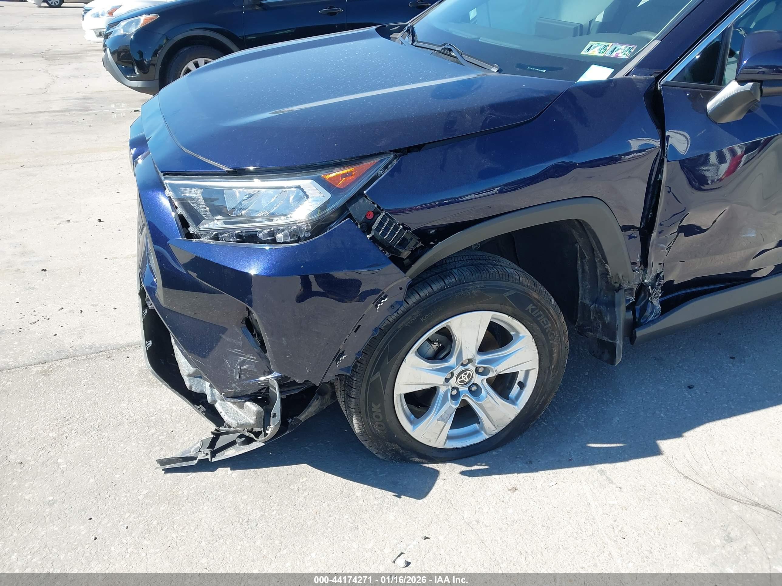 TOYOTA RAV4 image 6