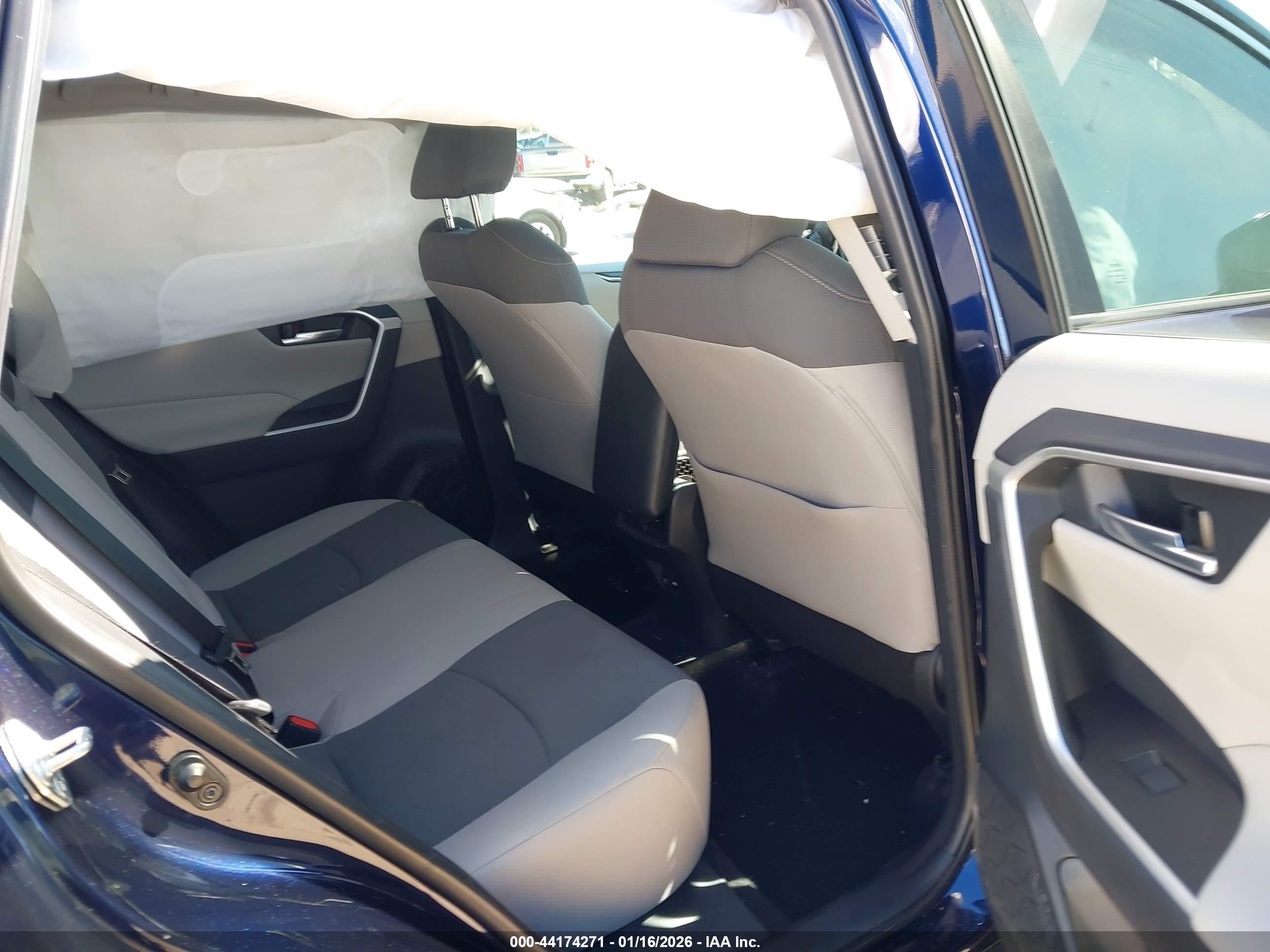 TOYOTA RAV4 image 8