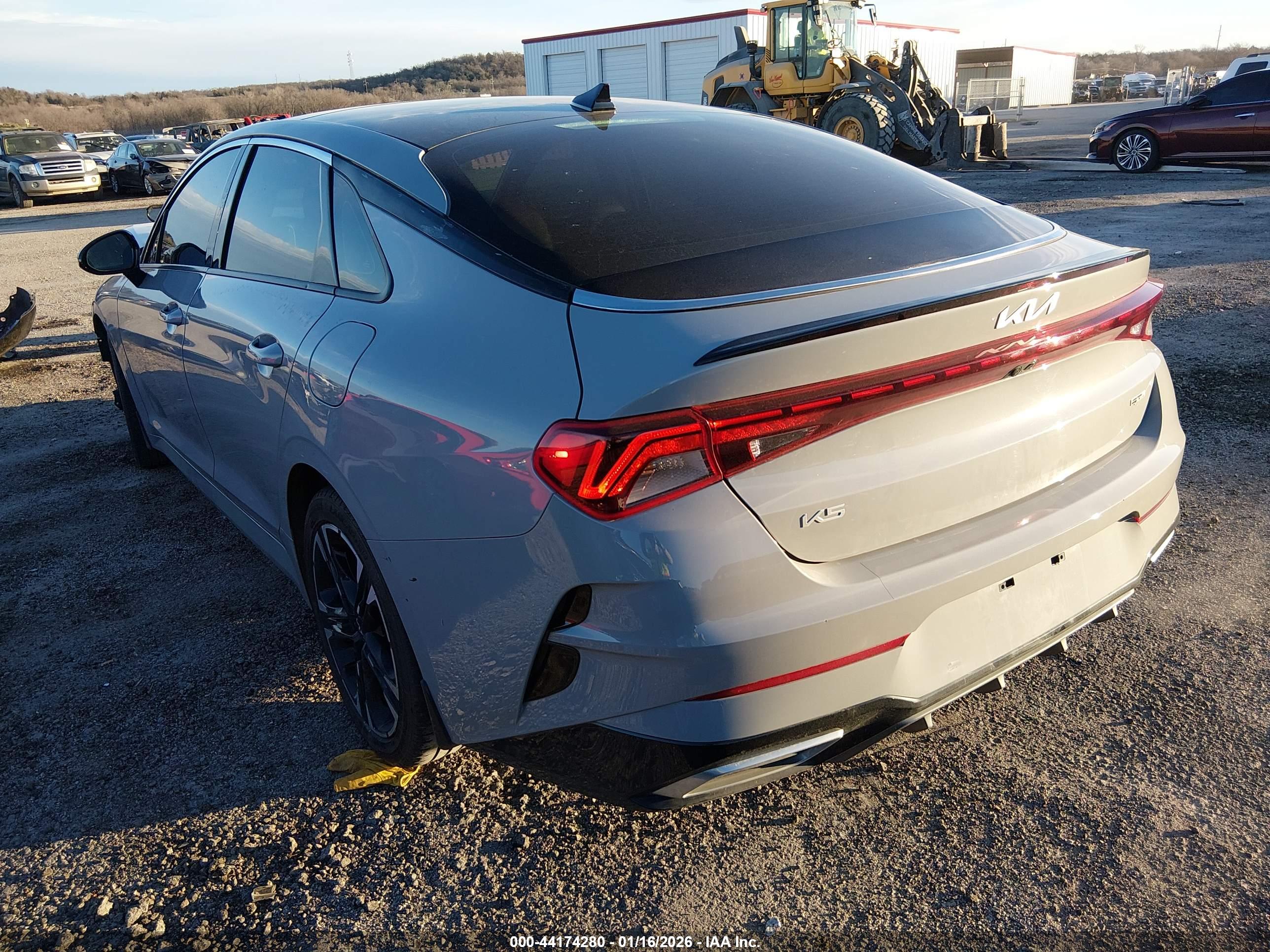 KIA K5 image 3