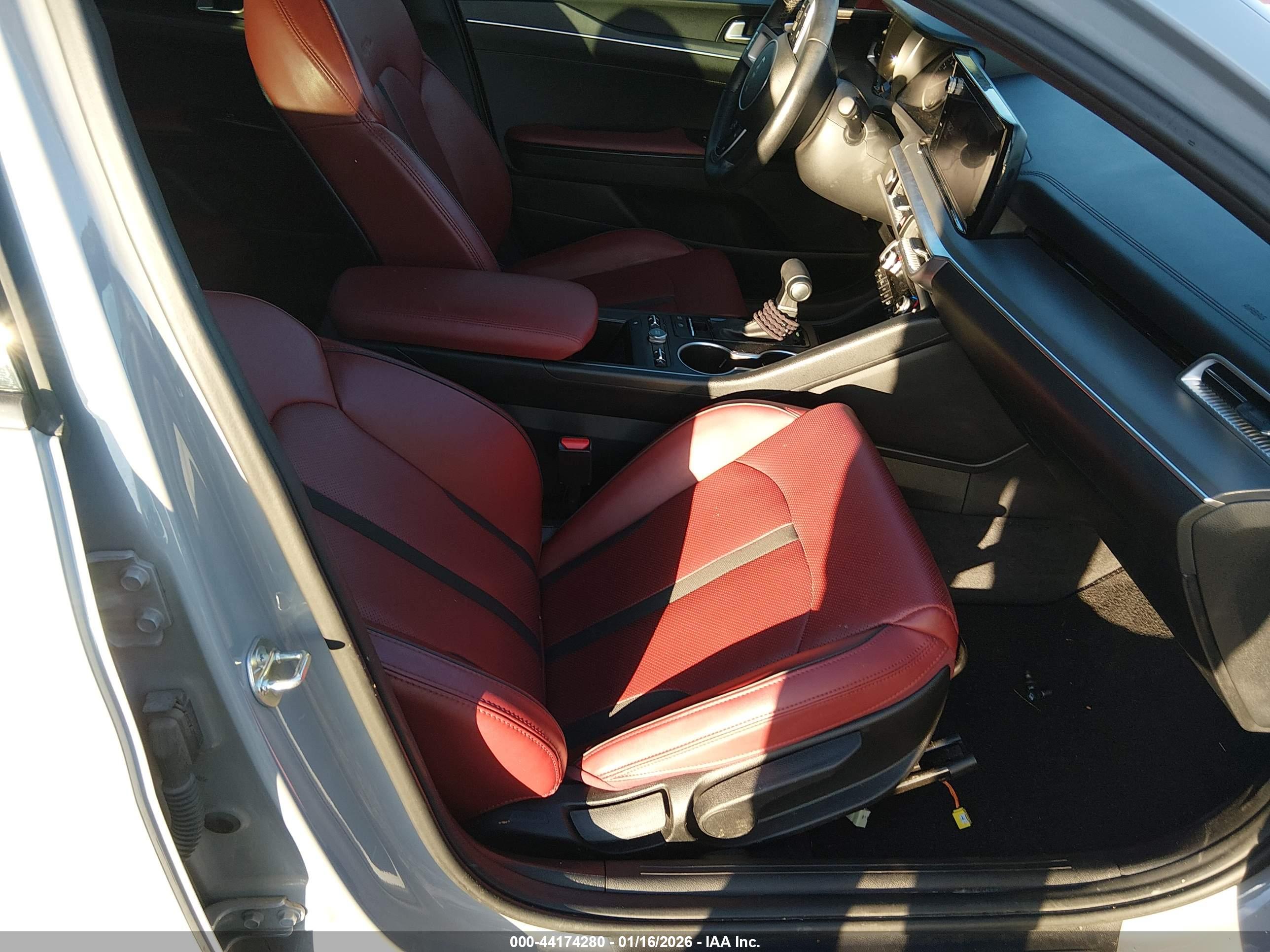 KIA K5 image 5