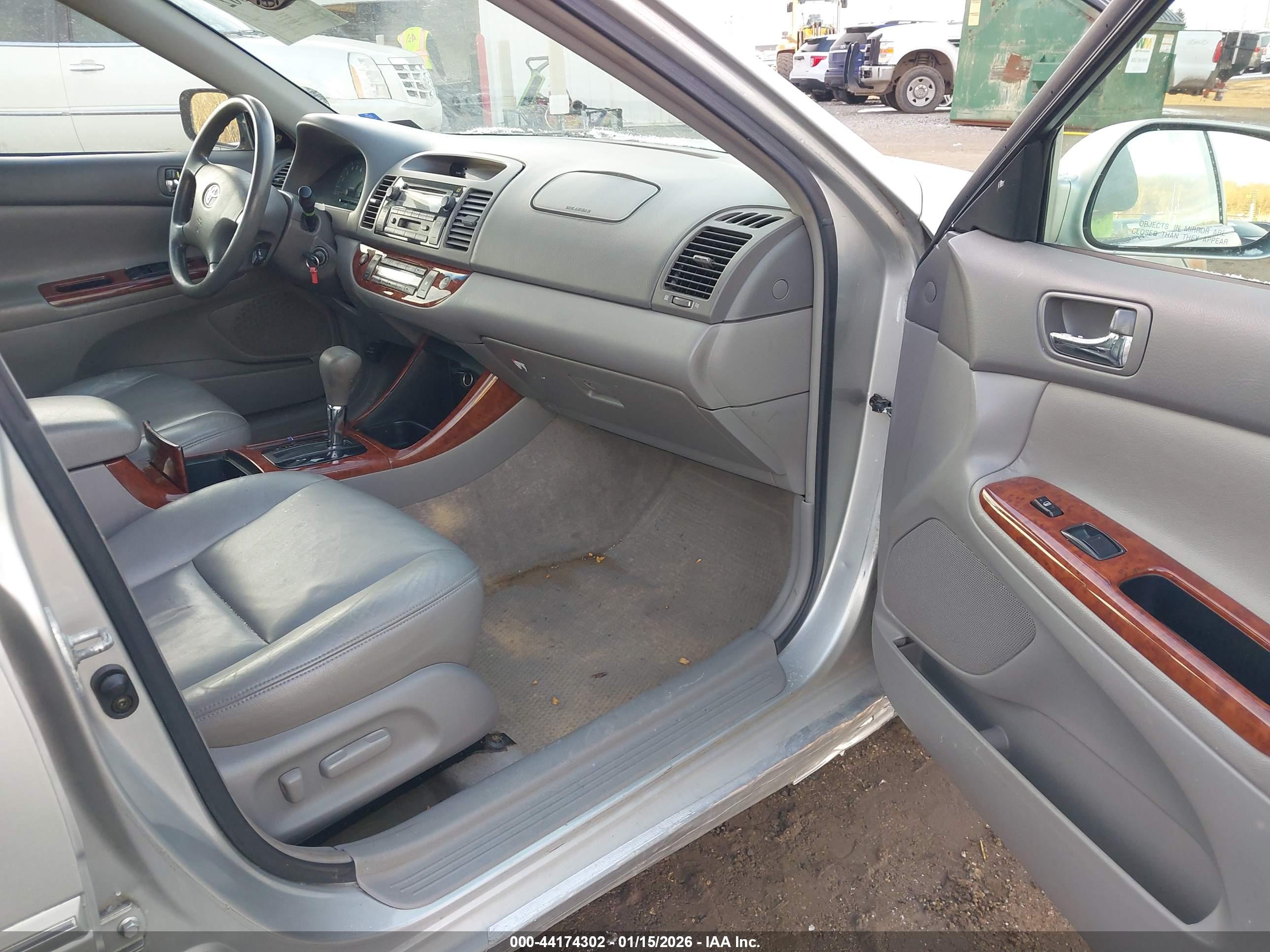 TOYOTA CAMRY image 5
