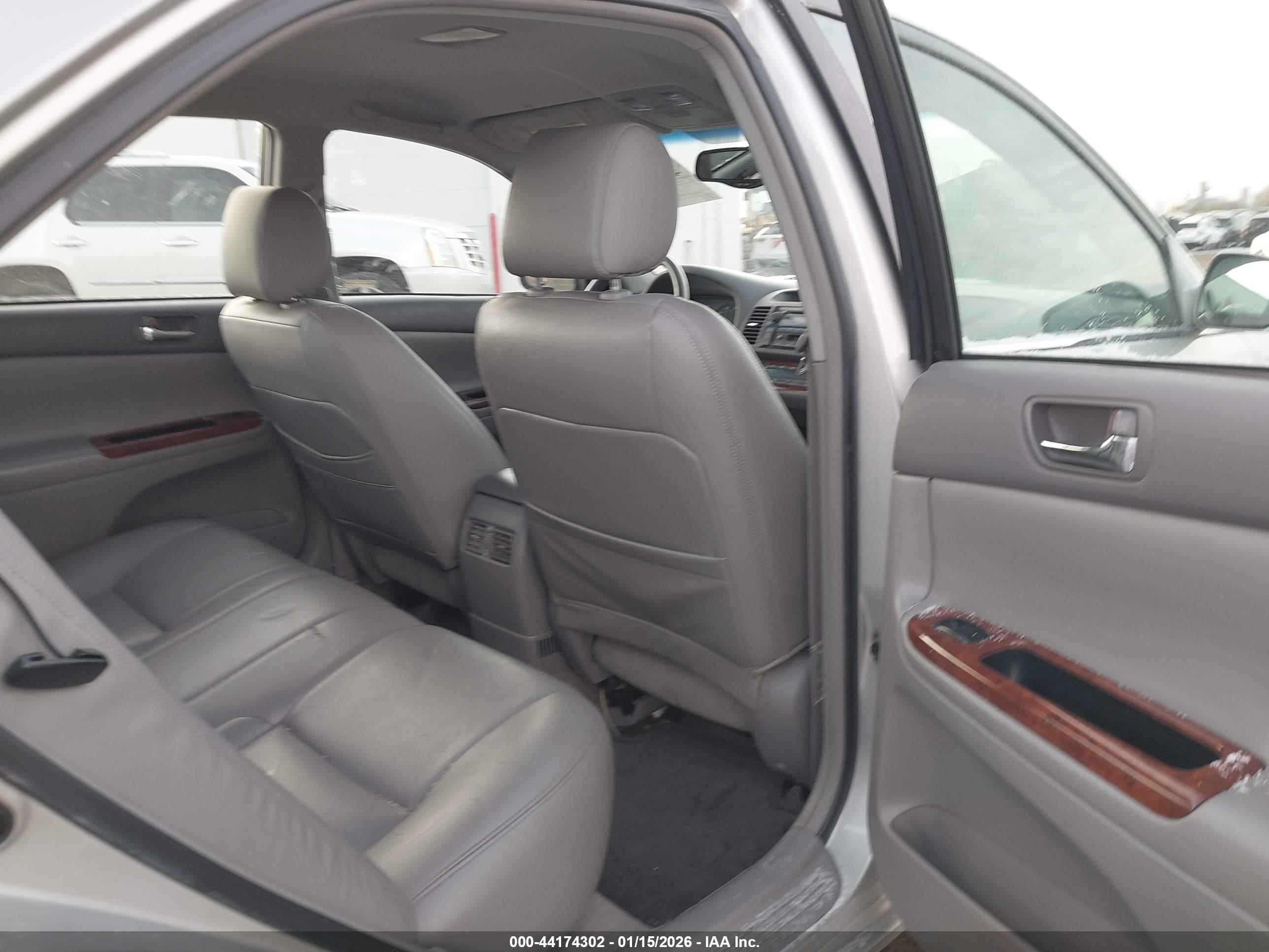 TOYOTA CAMRY image 8