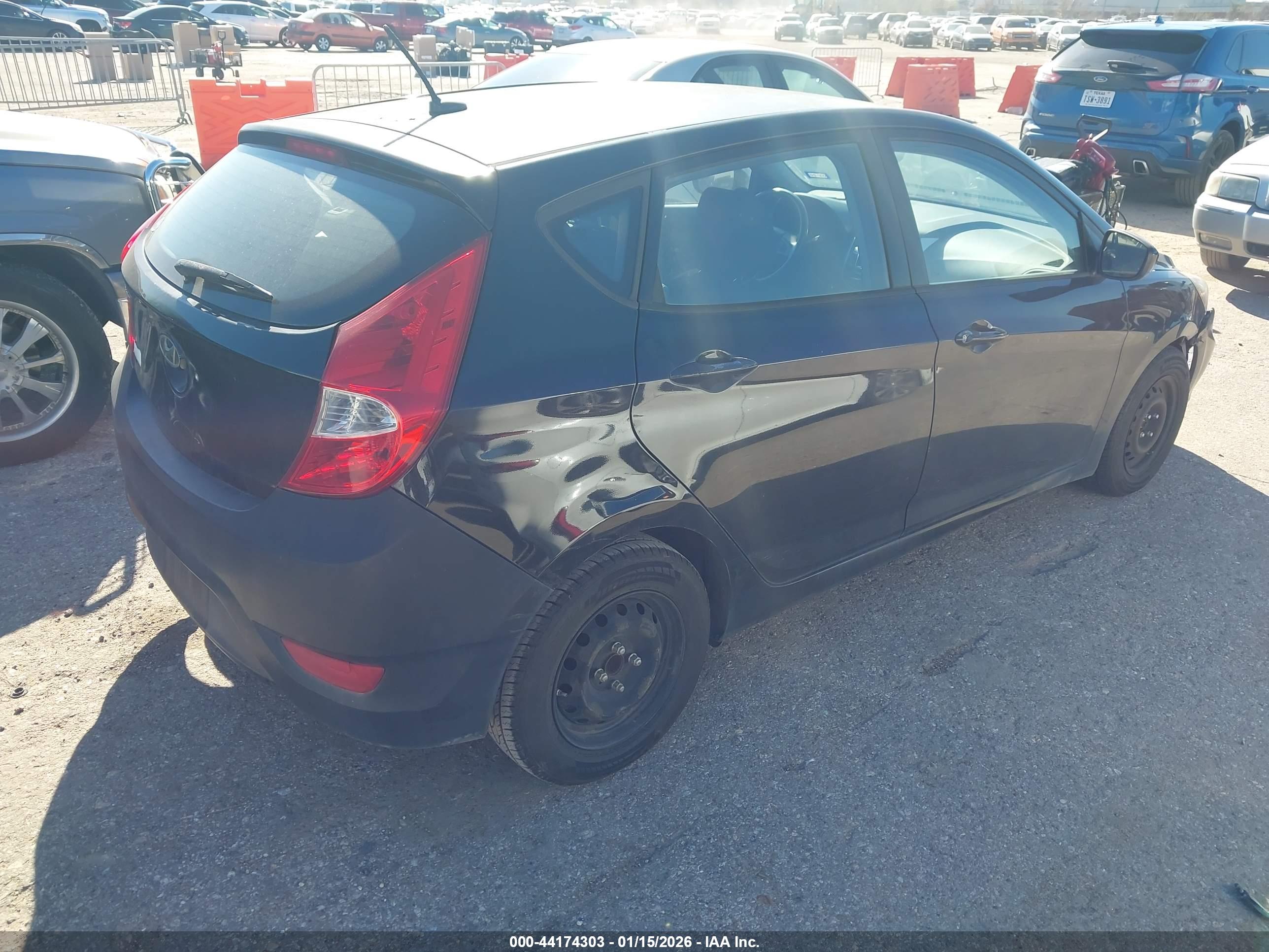 HYUNDAI ACCENT image 4