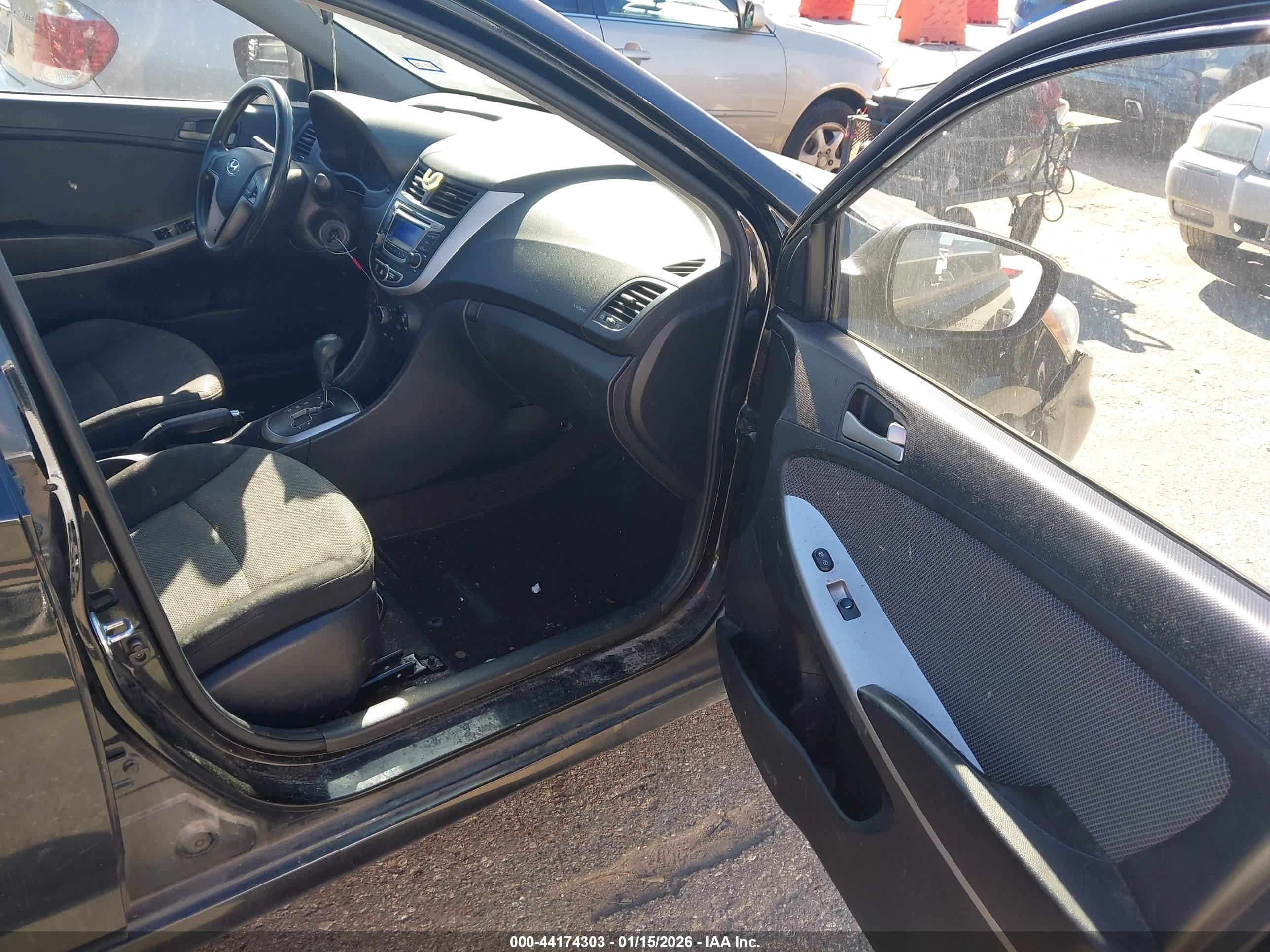 HYUNDAI ACCENT image 5
