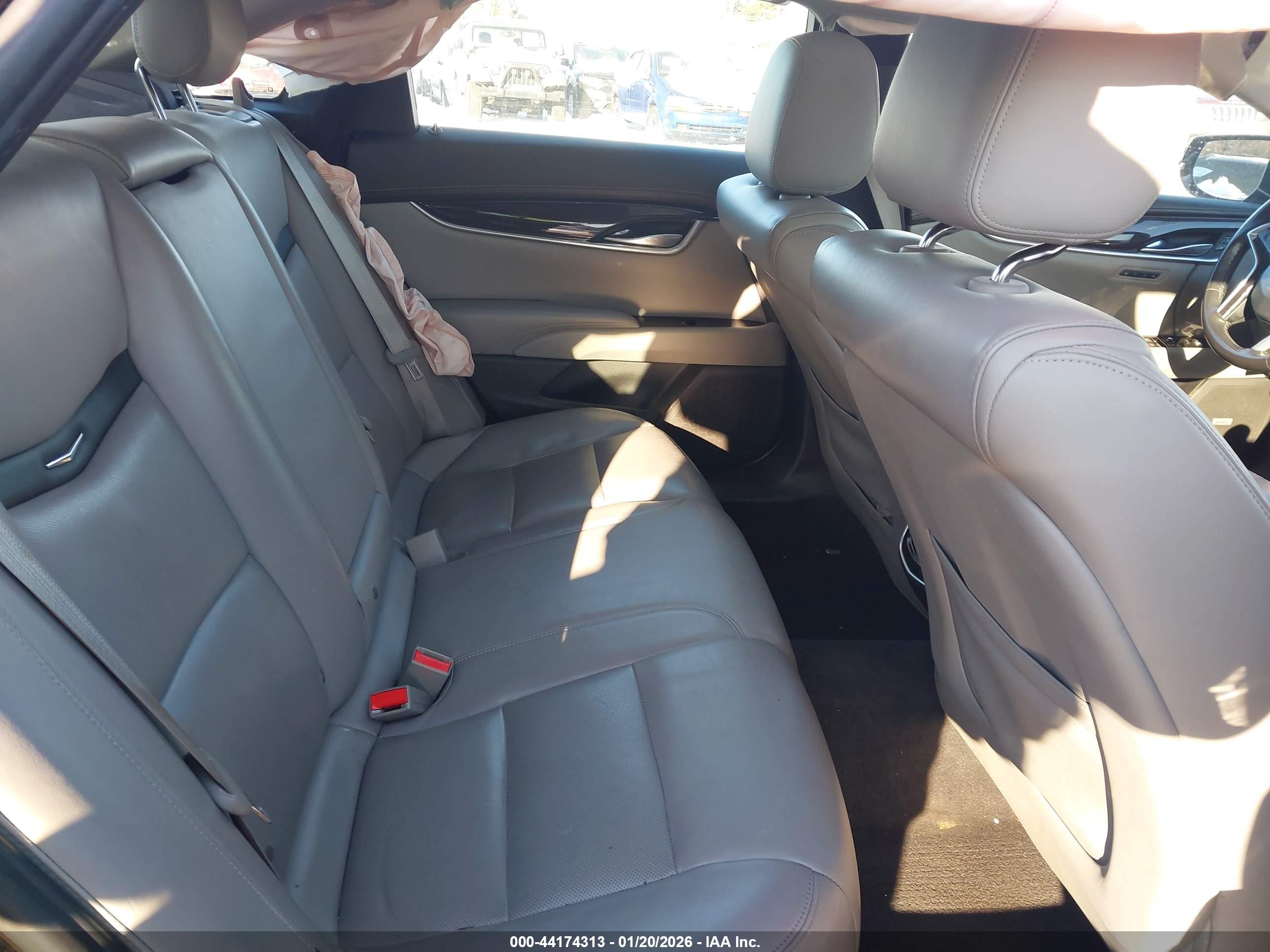 CADILLAC XTS image 8