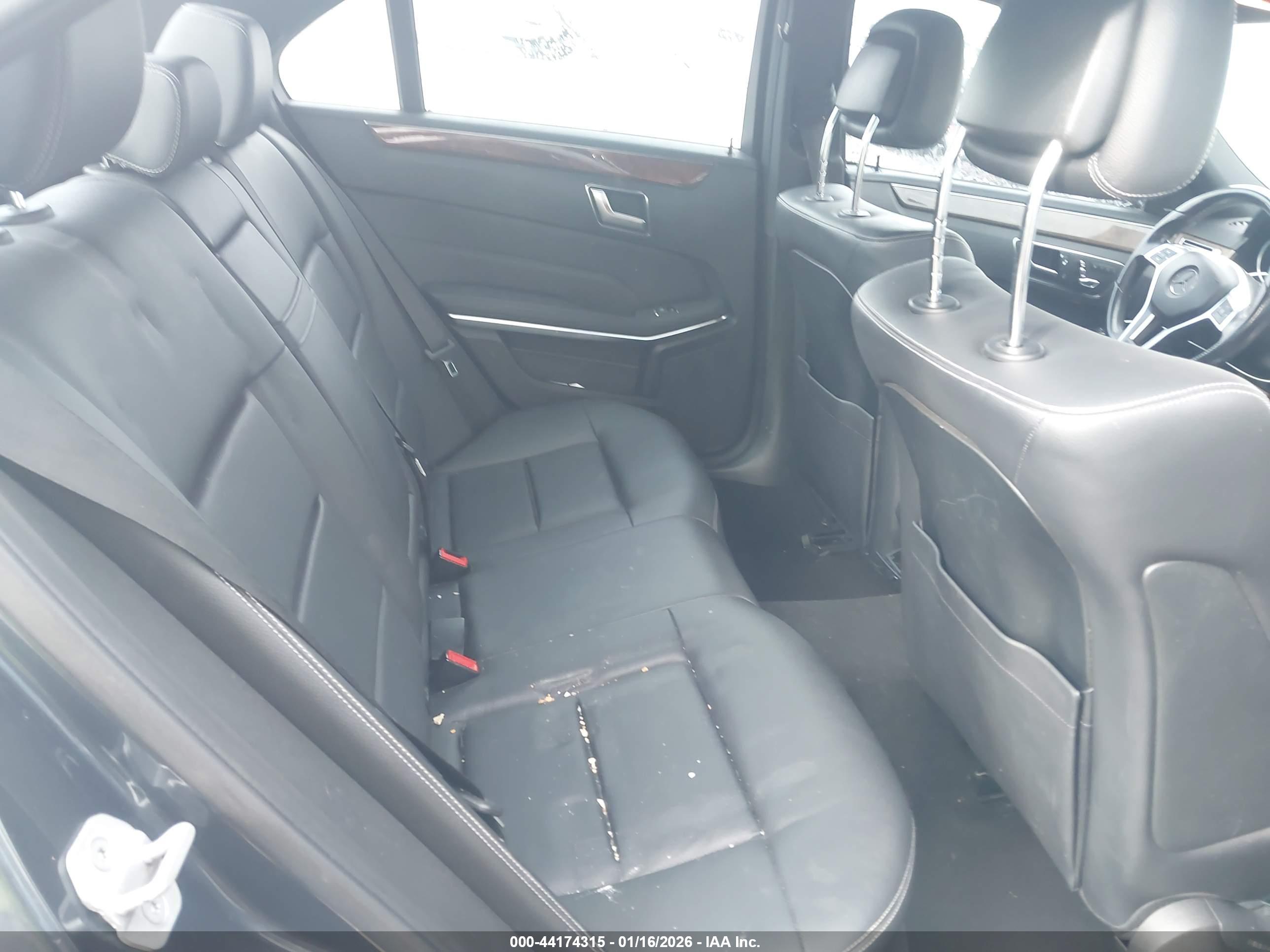 MERCEDES-BENZ E image 8