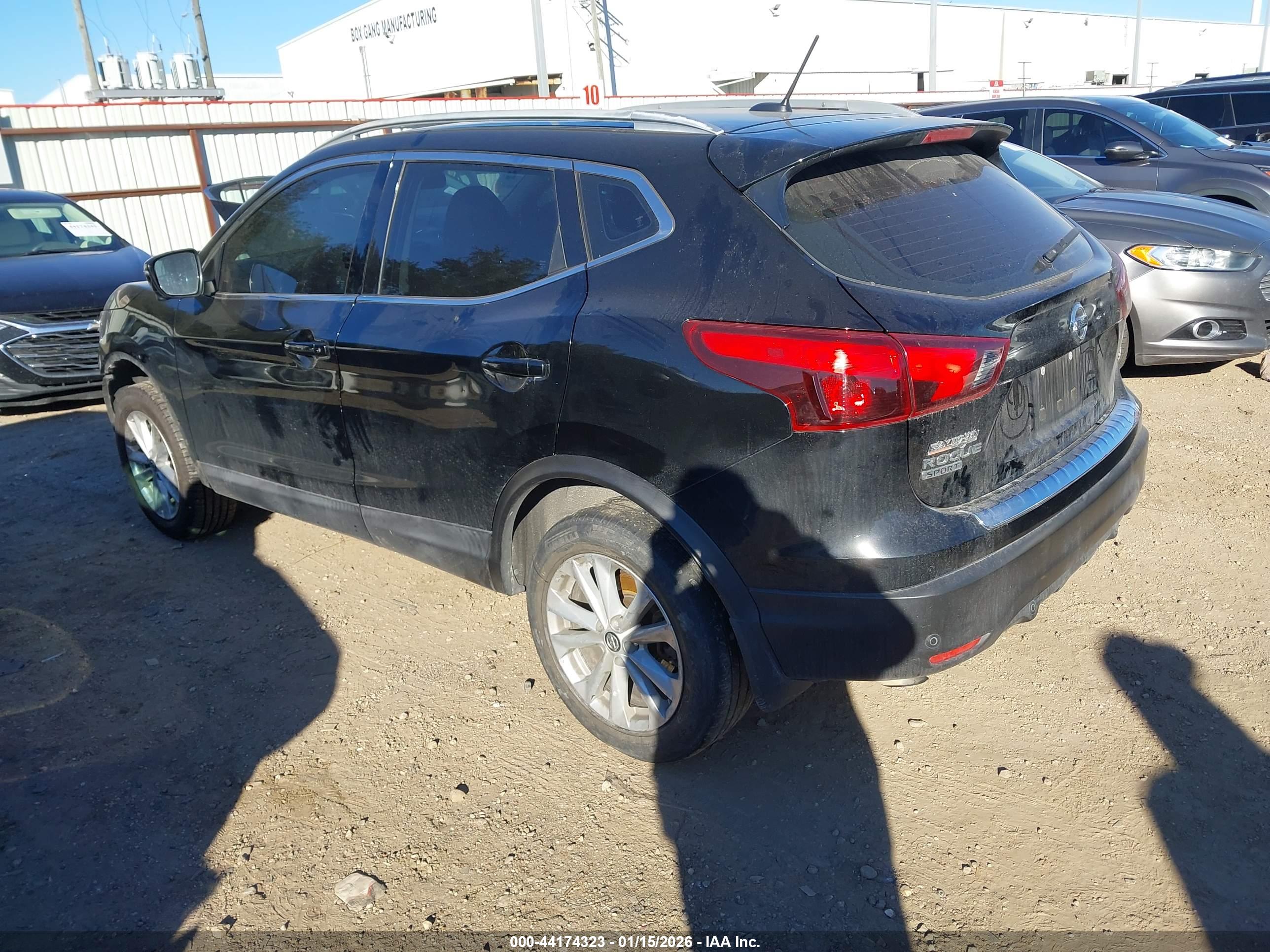 NISSAN ROGUE image 3