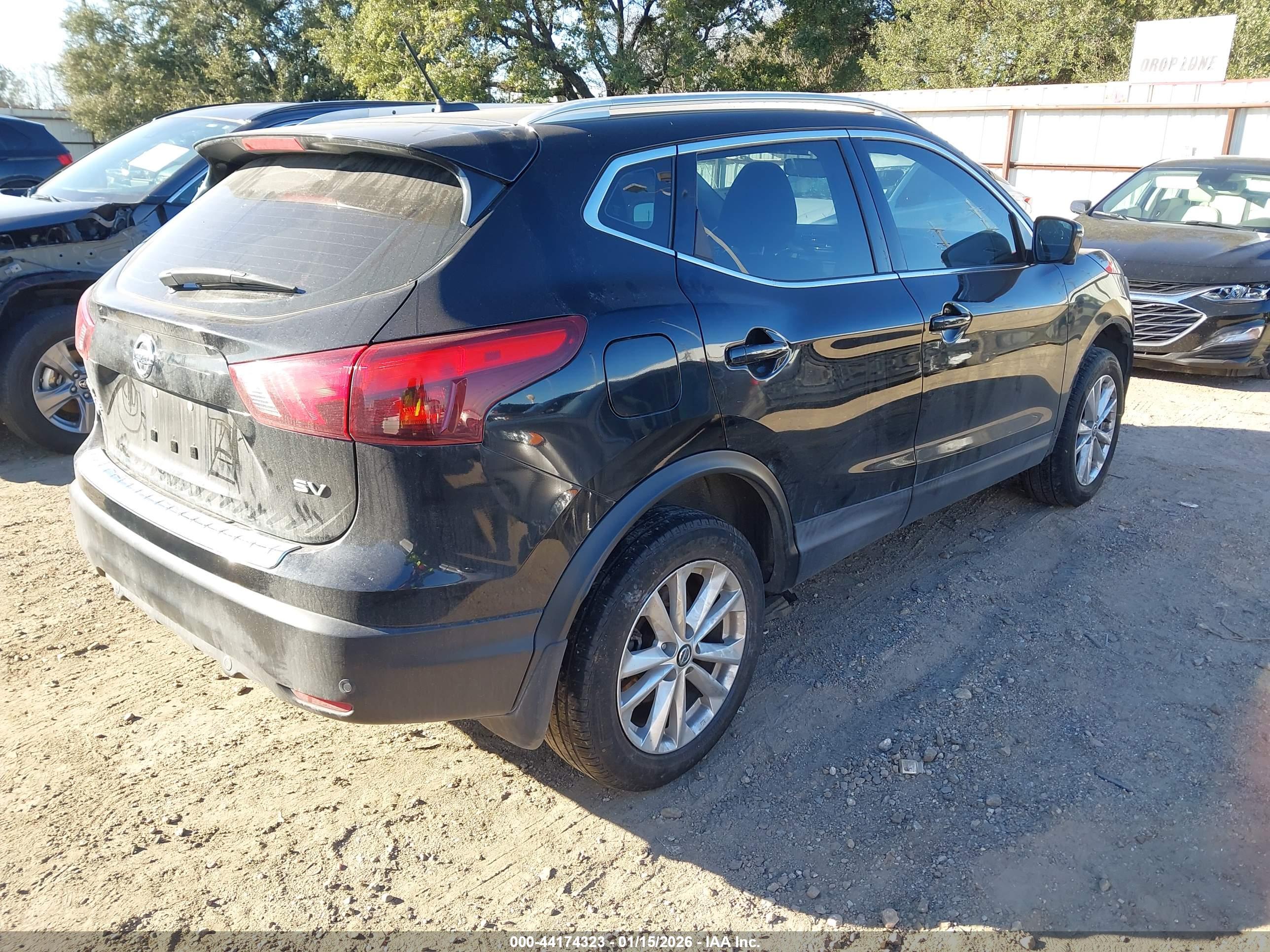 NISSAN ROGUE image 4
