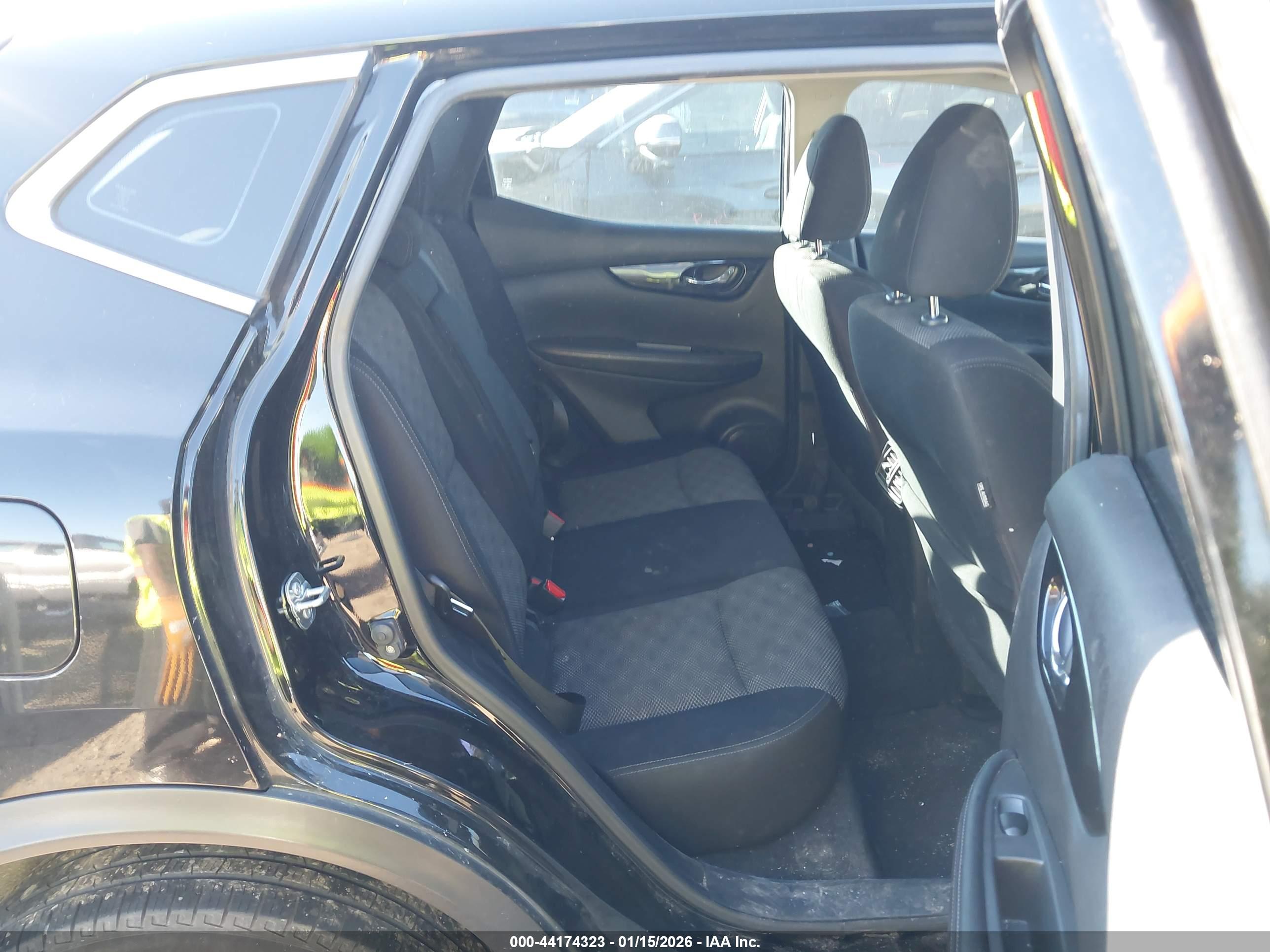 NISSAN ROGUE image 8