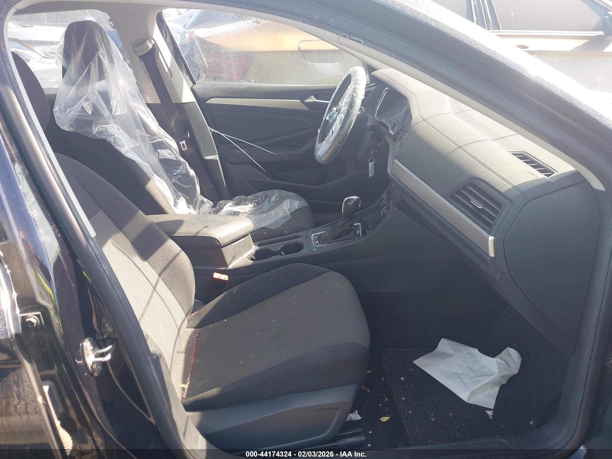 VOLKSWAGEN JETTA image 5