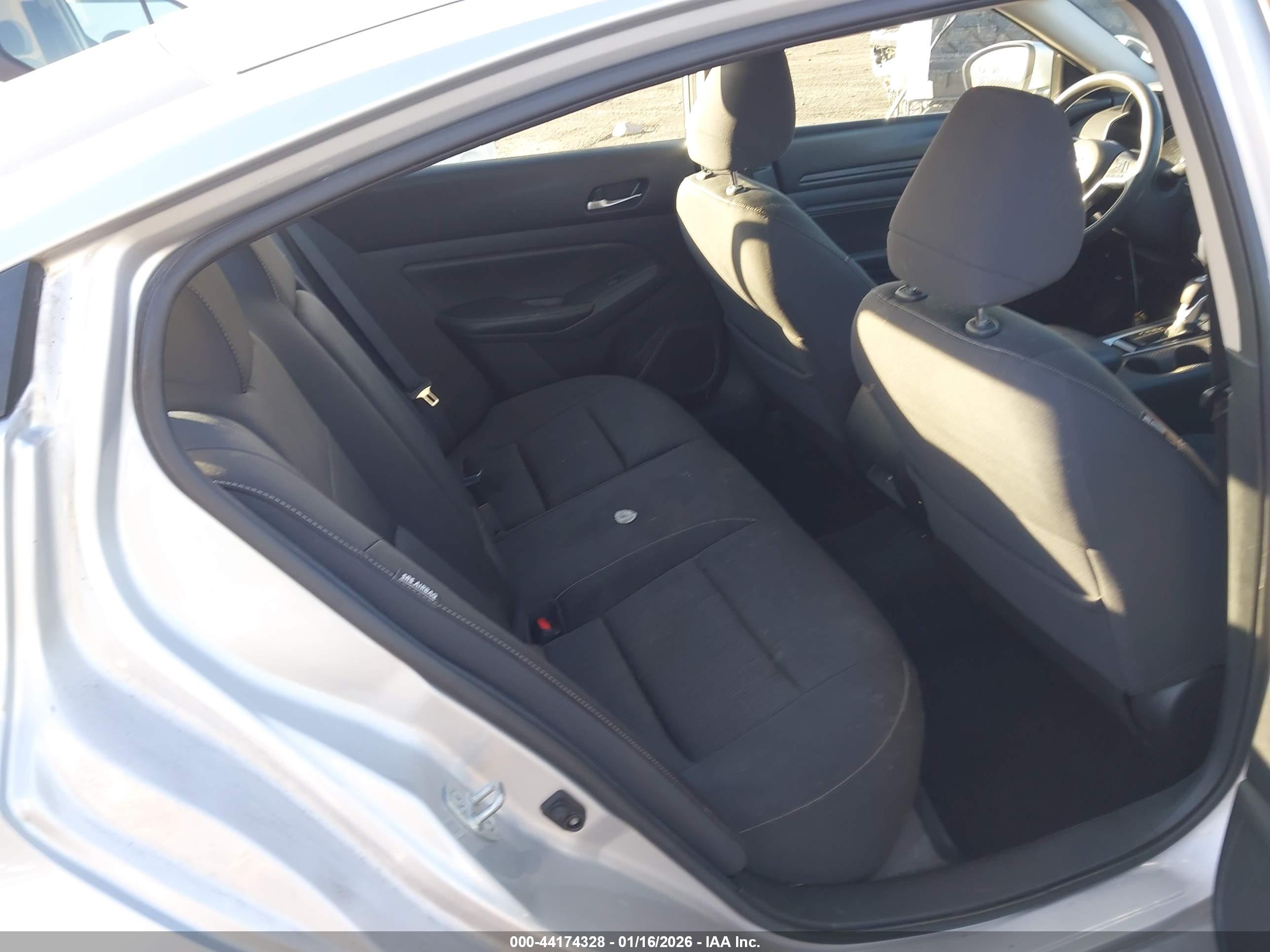 NISSAN ALTIMA image 8