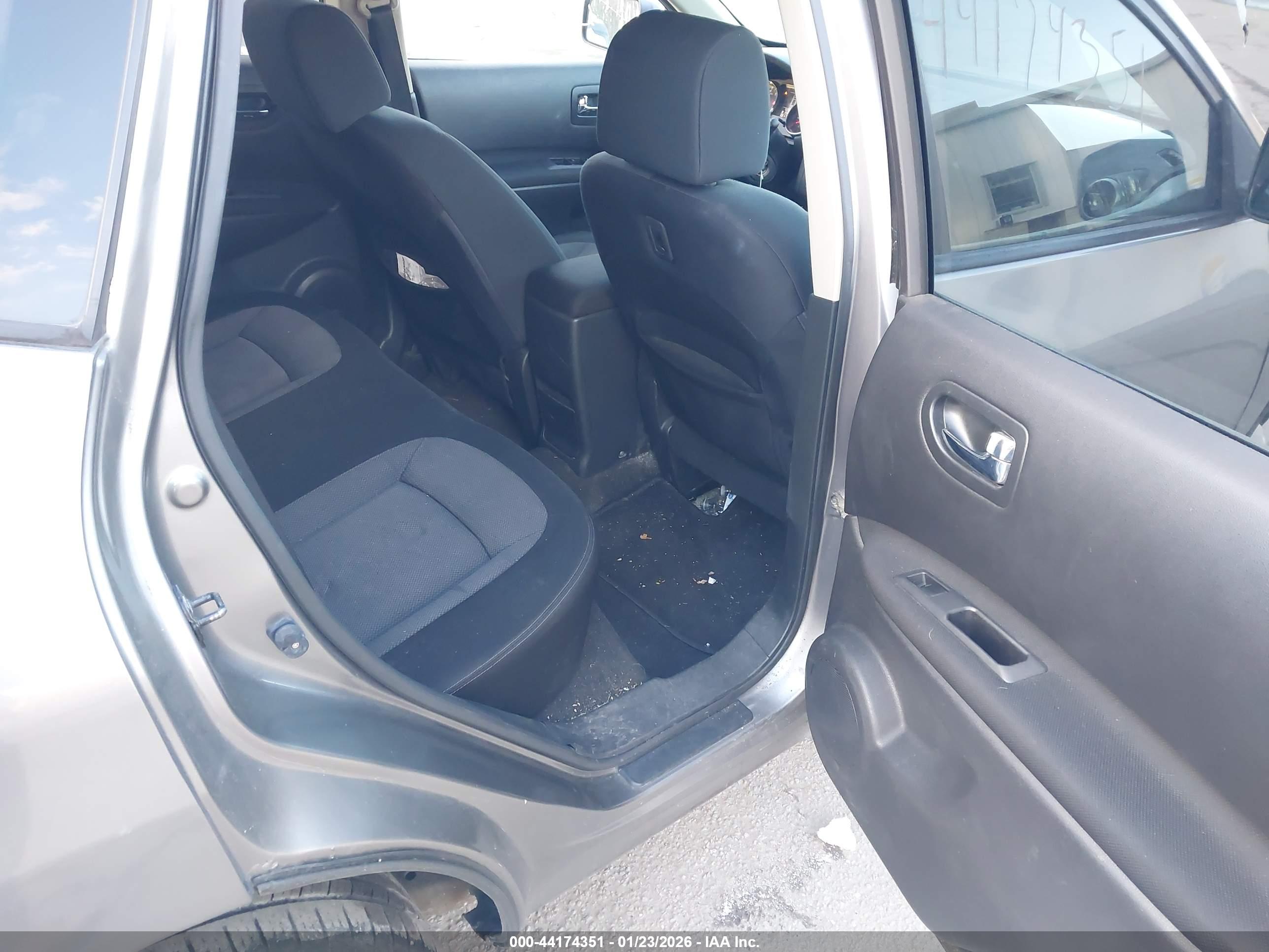 NISSAN ROGUE image 8