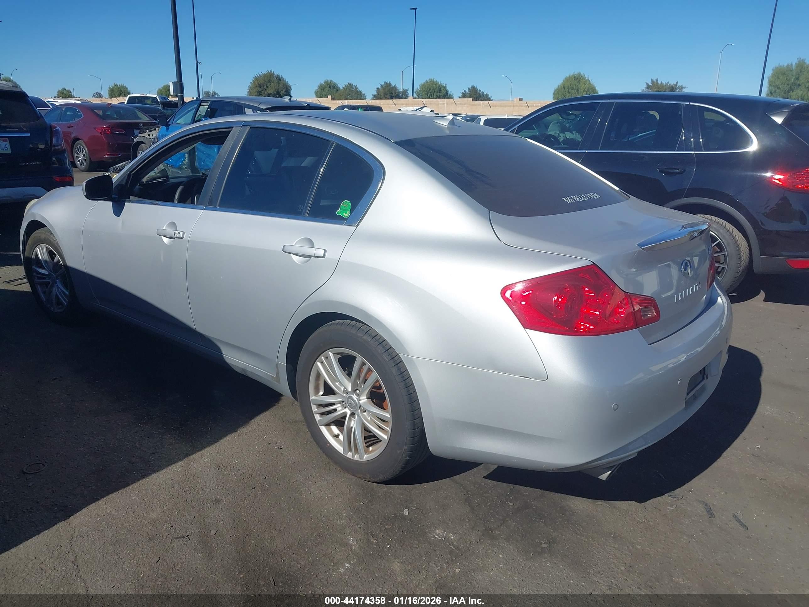 INFINITI G37 image 3