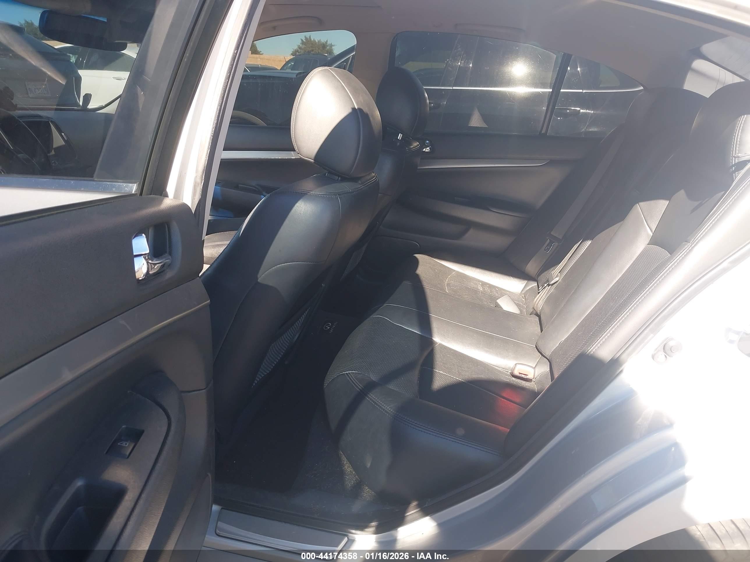 INFINITI G37 image 8