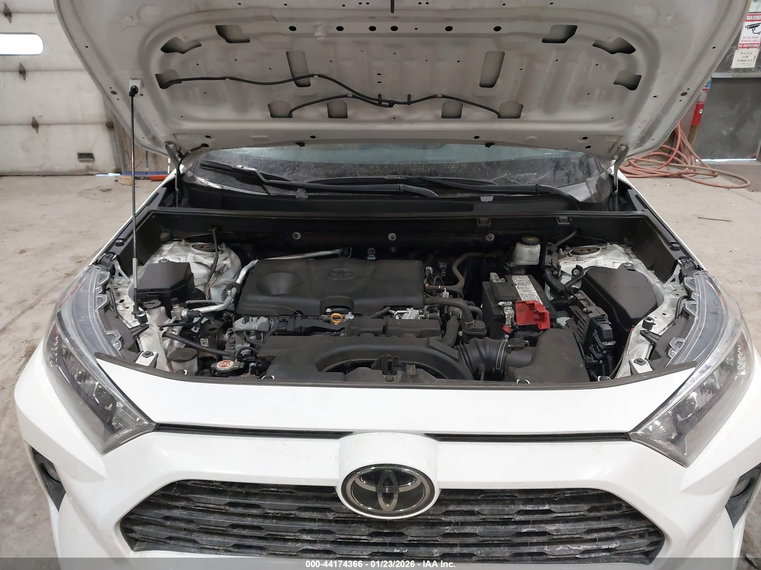 TOYOTA RAV4 image 10