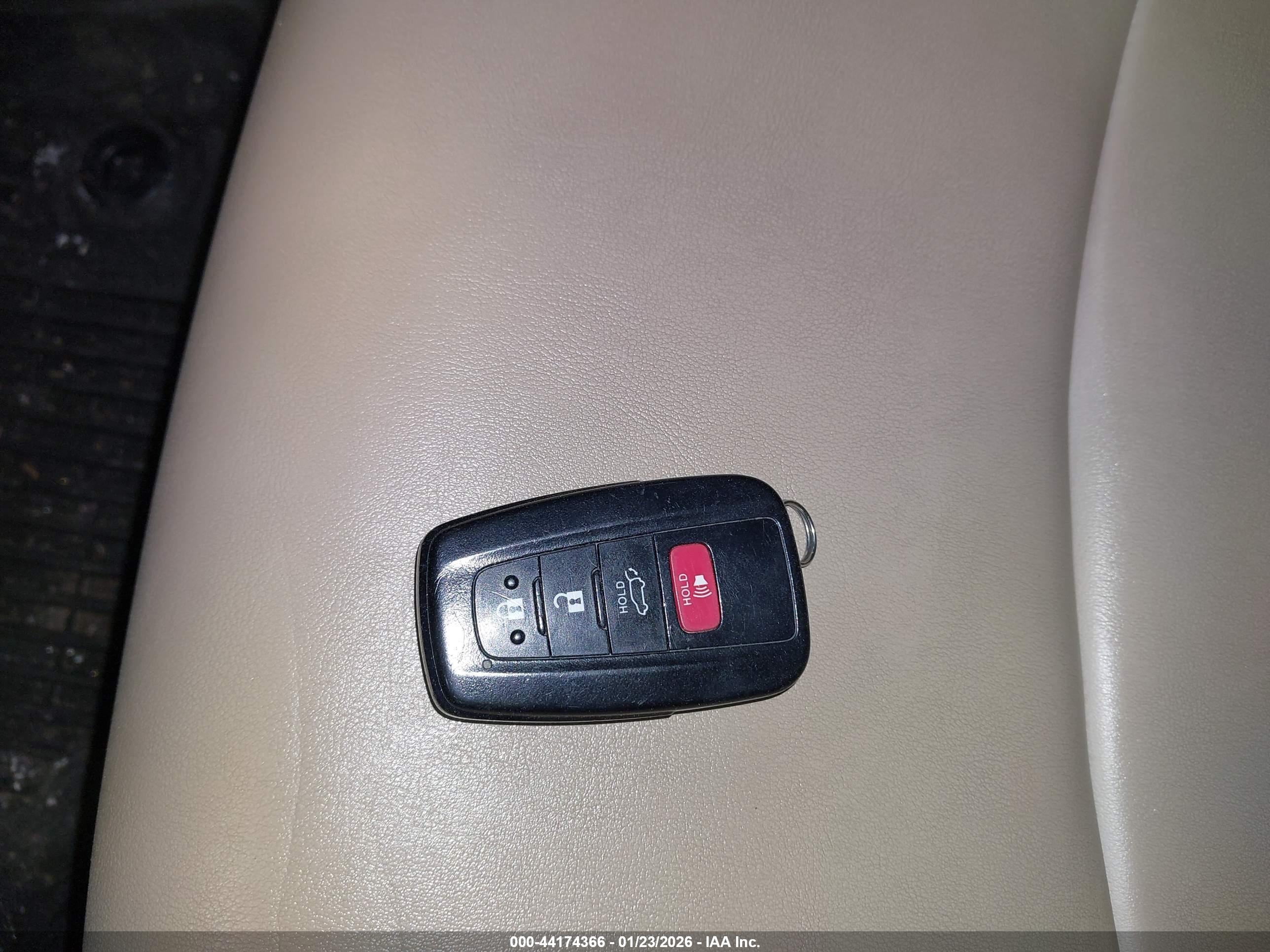 TOYOTA RAV4 image 11
