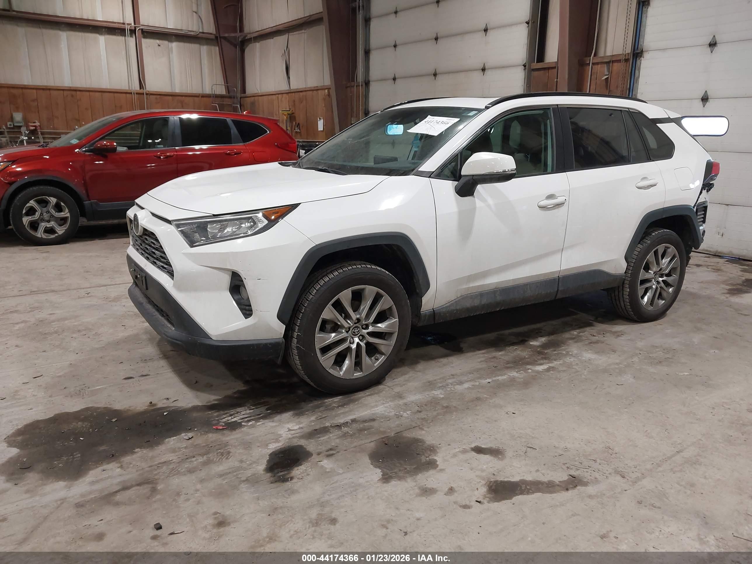 TOYOTA RAV4 image 2