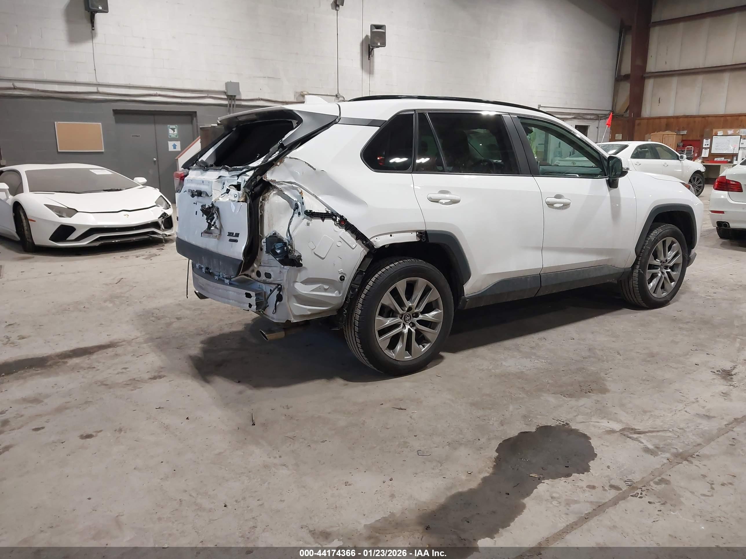 TOYOTA RAV4 image 4