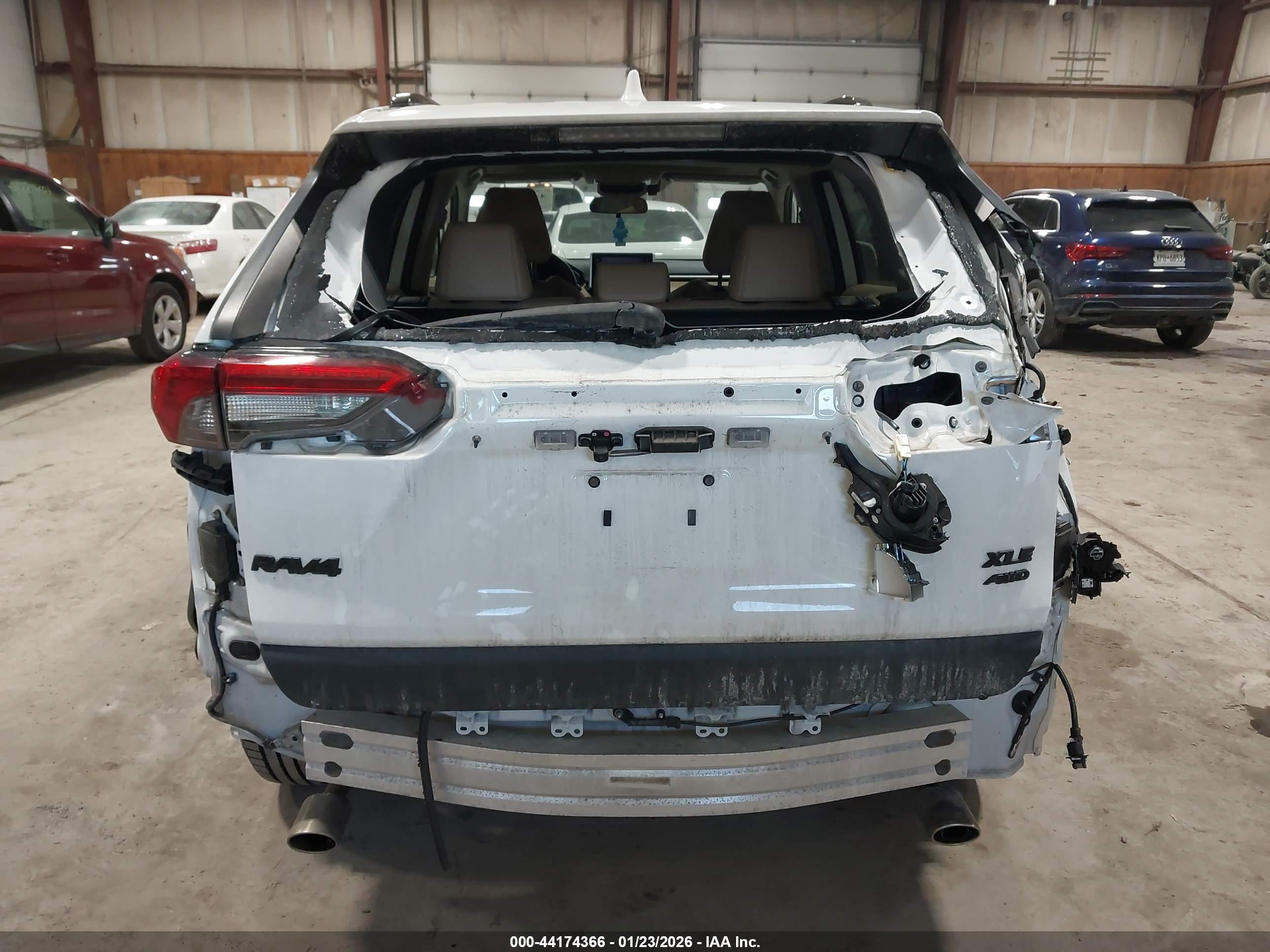 TOYOTA RAV4 image 6