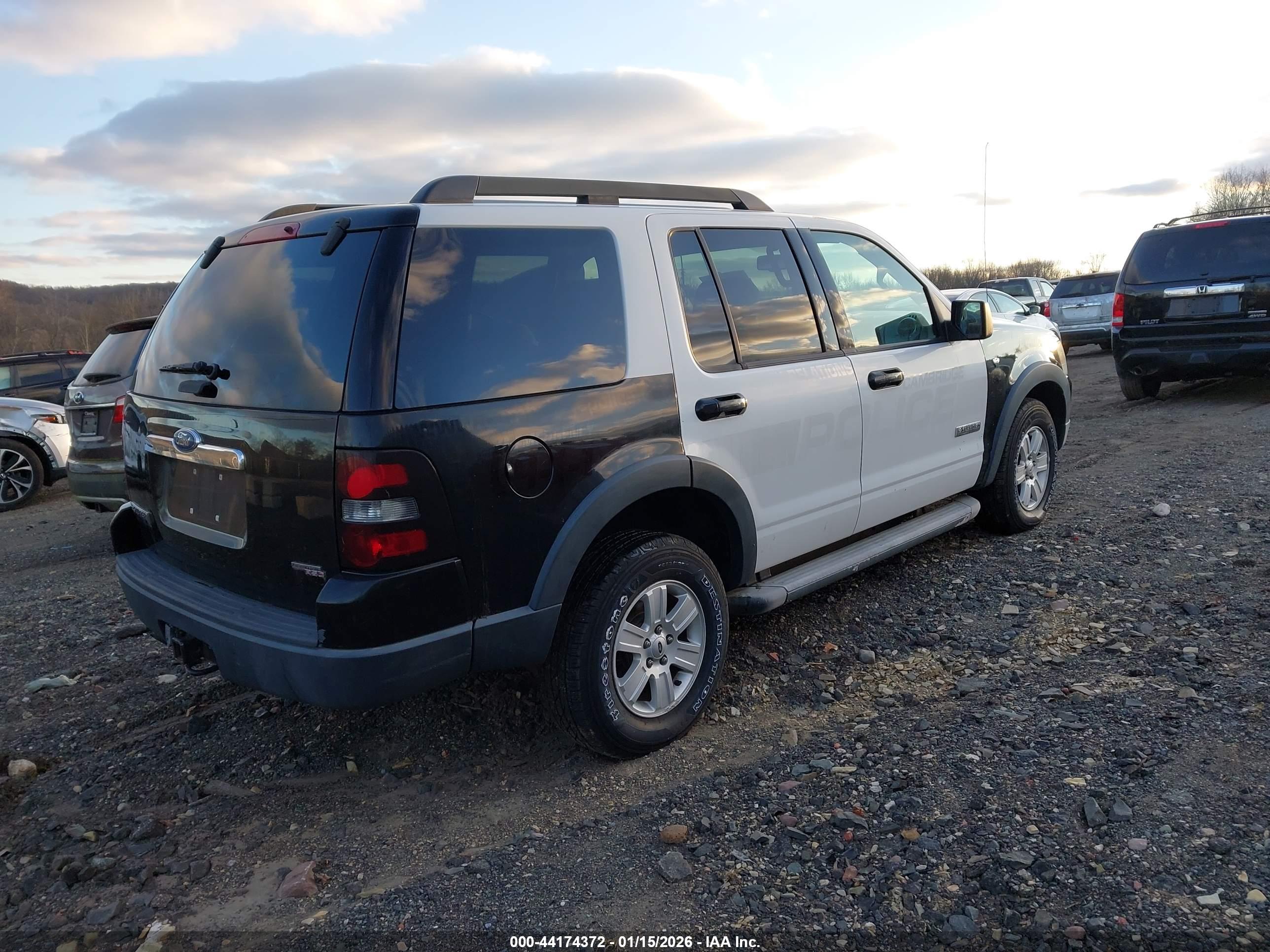 FORD EXPLORER image 4