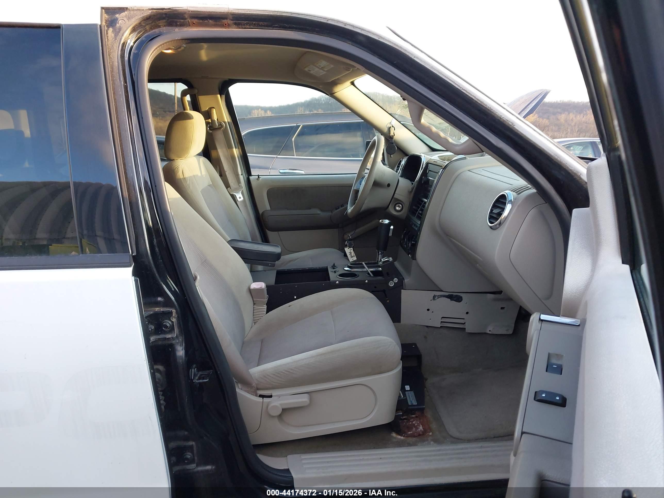 FORD EXPLORER image 5