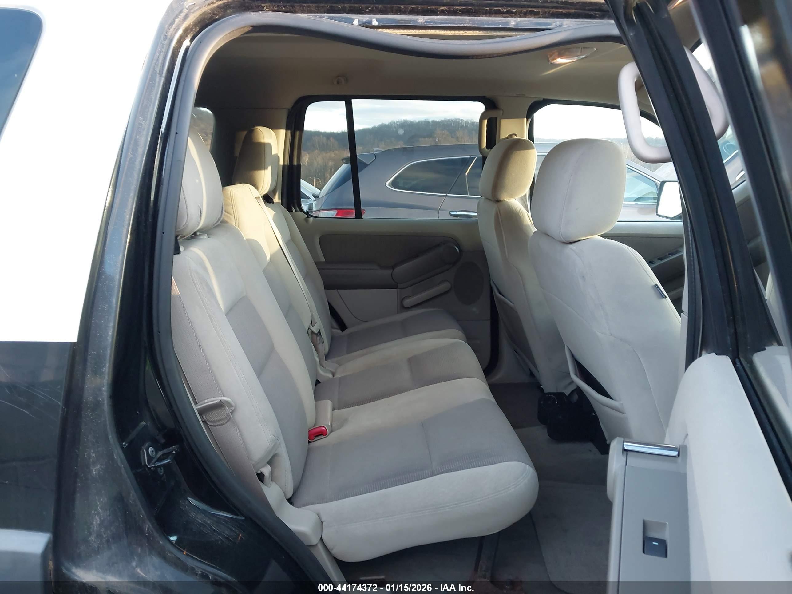 FORD EXPLORER image 8