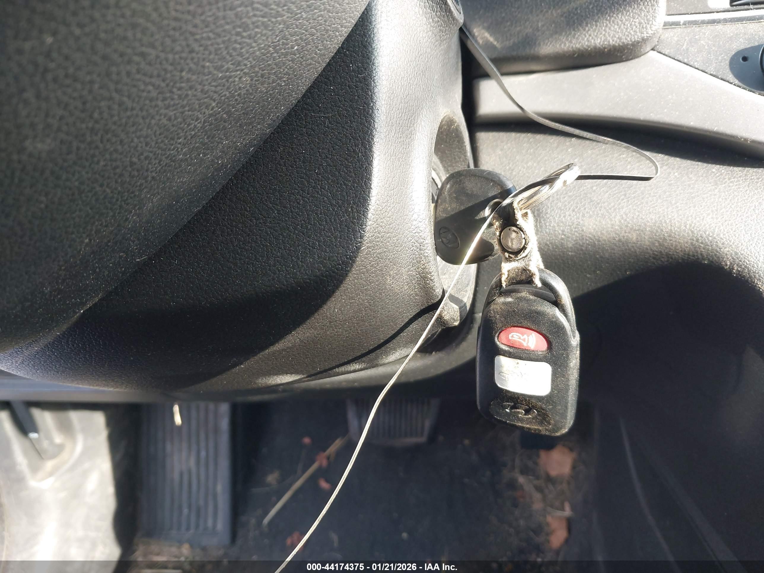 HYUNDAI ELANTRA image 11