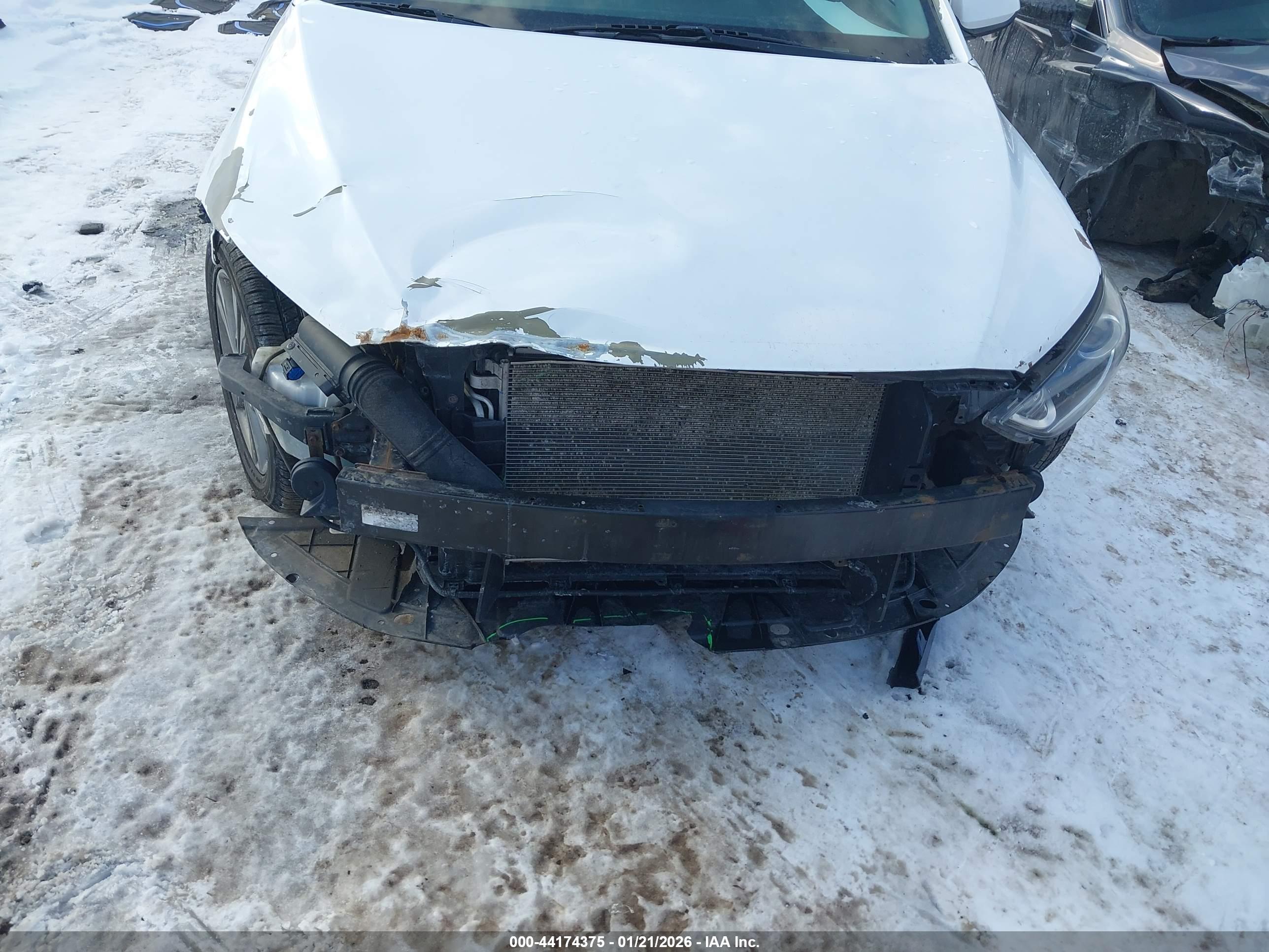 HYUNDAI ELANTRA image 6