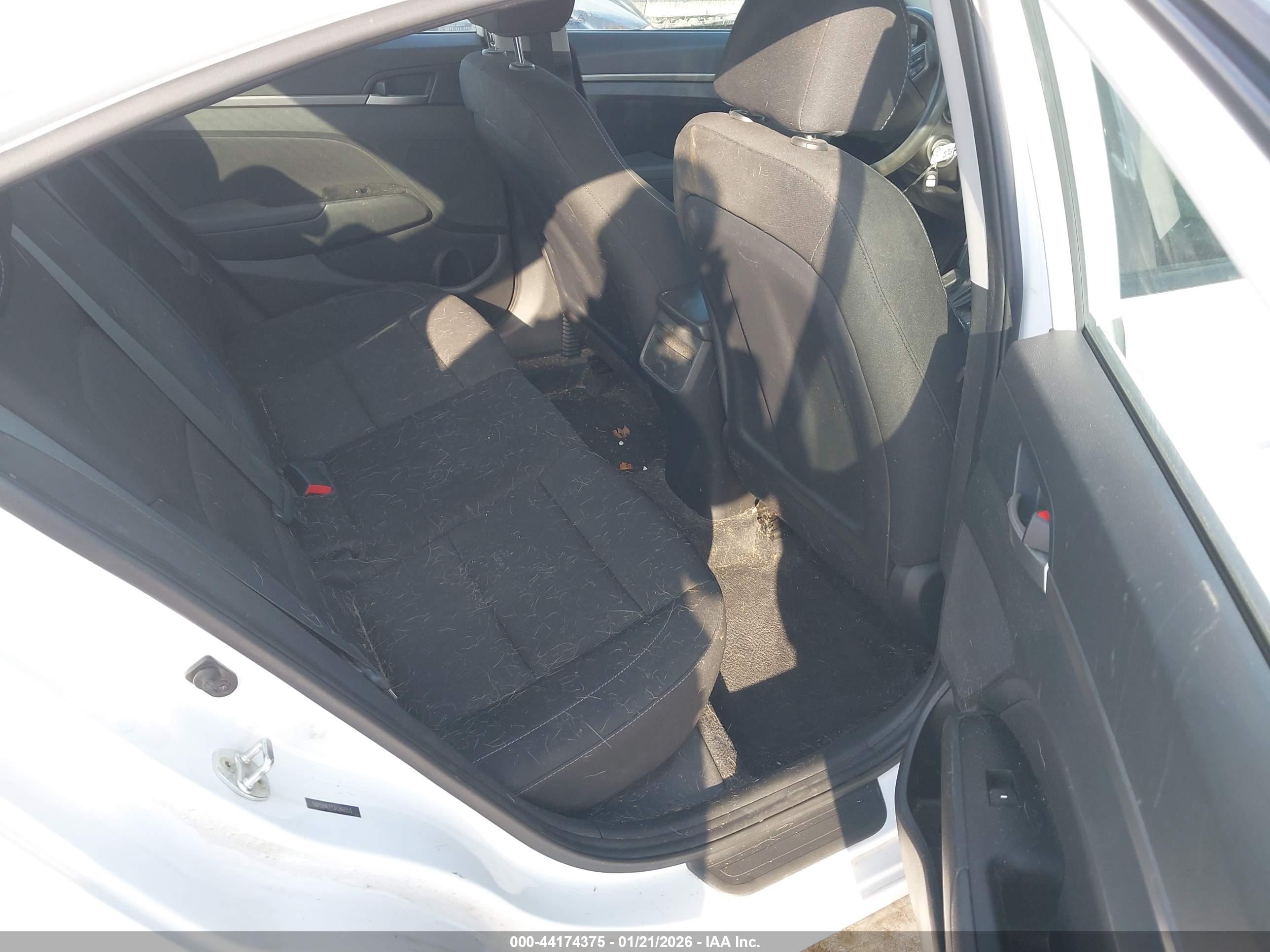HYUNDAI ELANTRA image 8