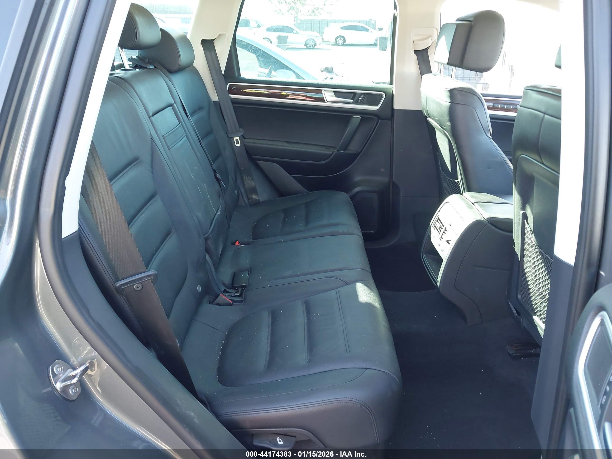 VOLKSWAGEN TOUAREG image 8