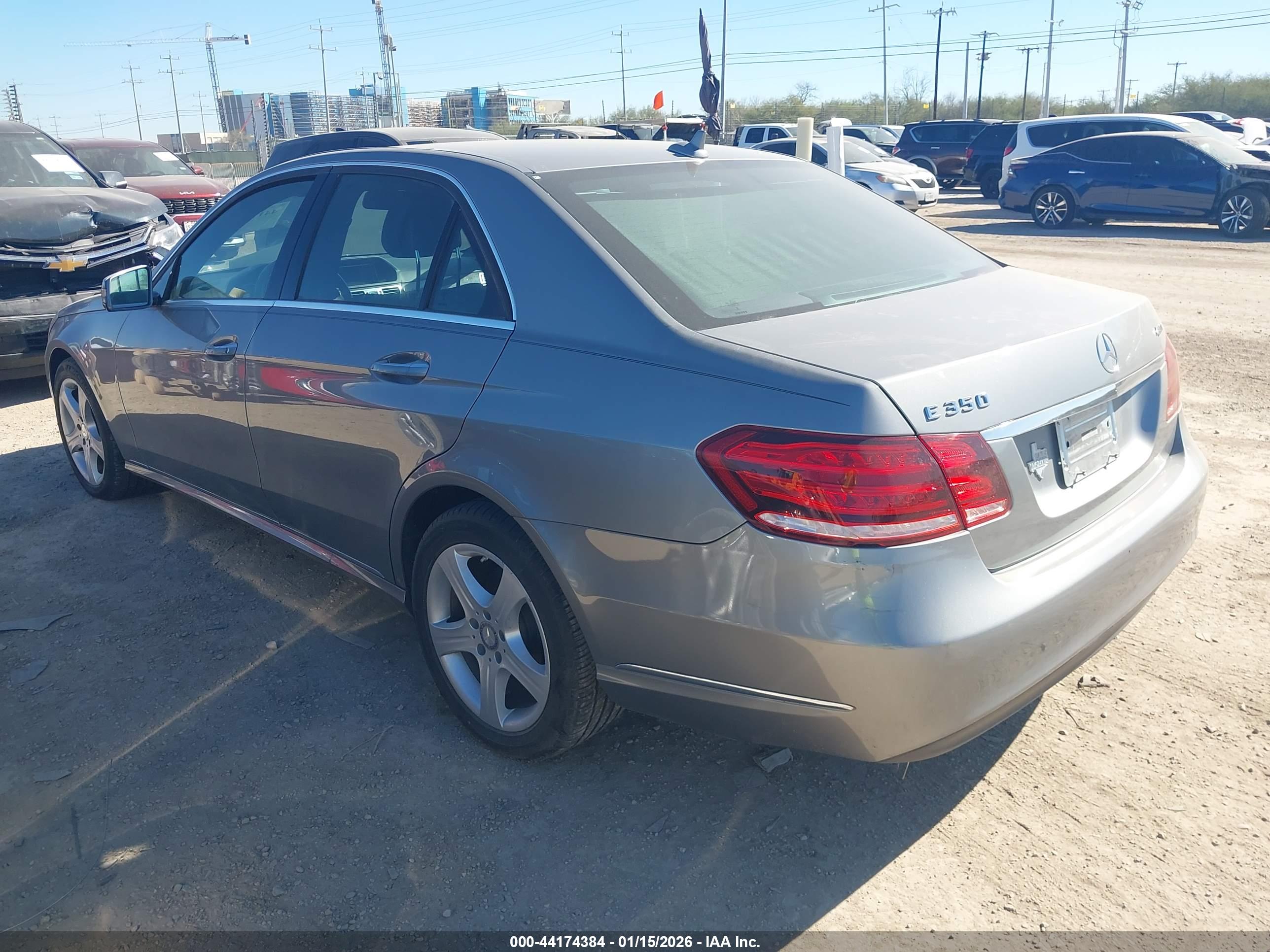 MERCEDES-BENZ E image 3