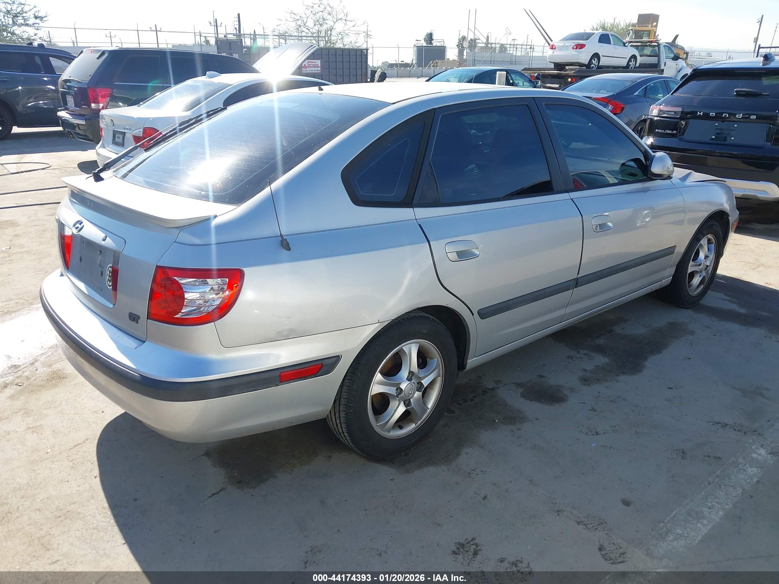 HYUNDAI ELANTRA image 4